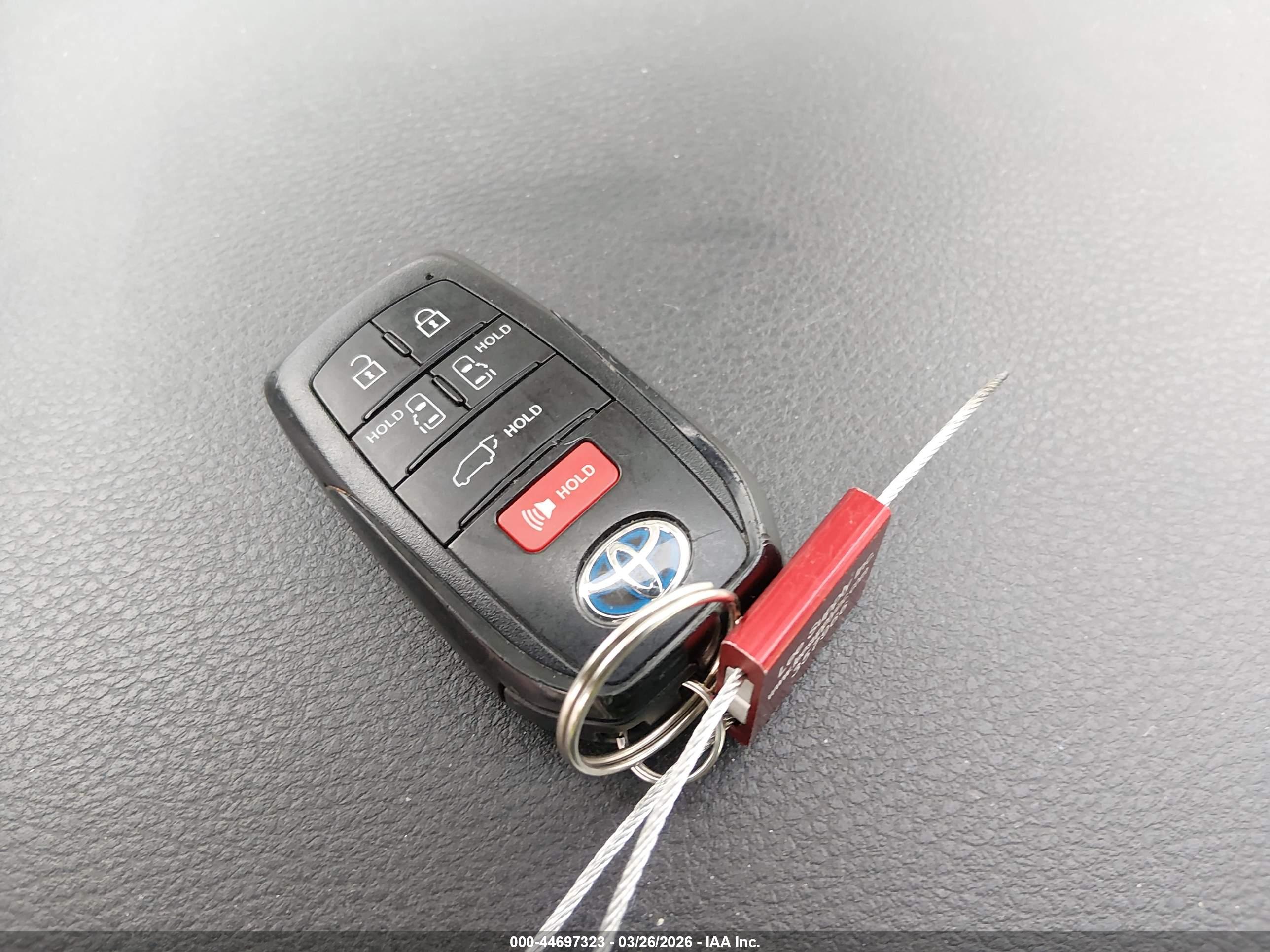 TOYOTA SIENNA image 11