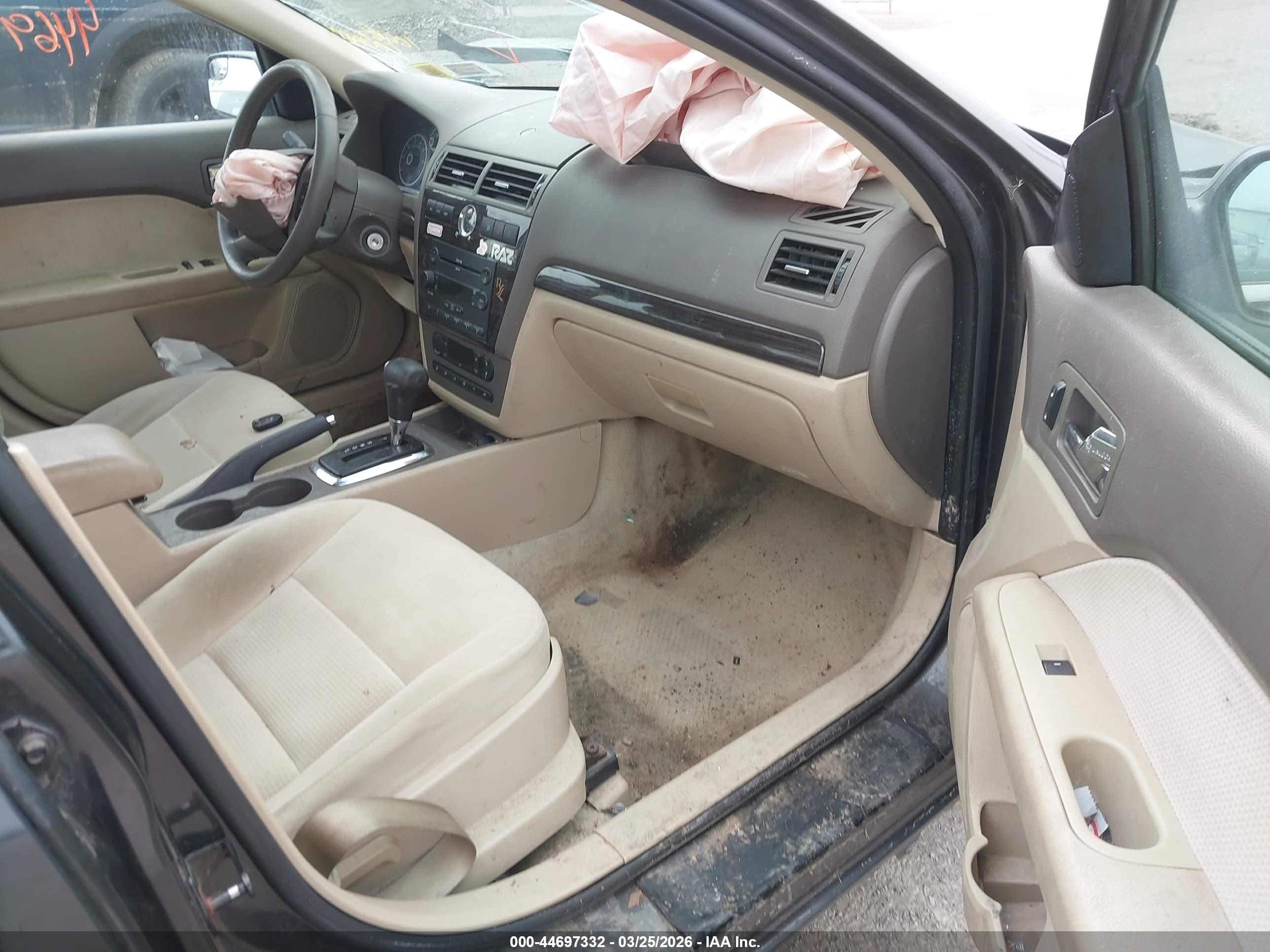 FORD FUSION image 5