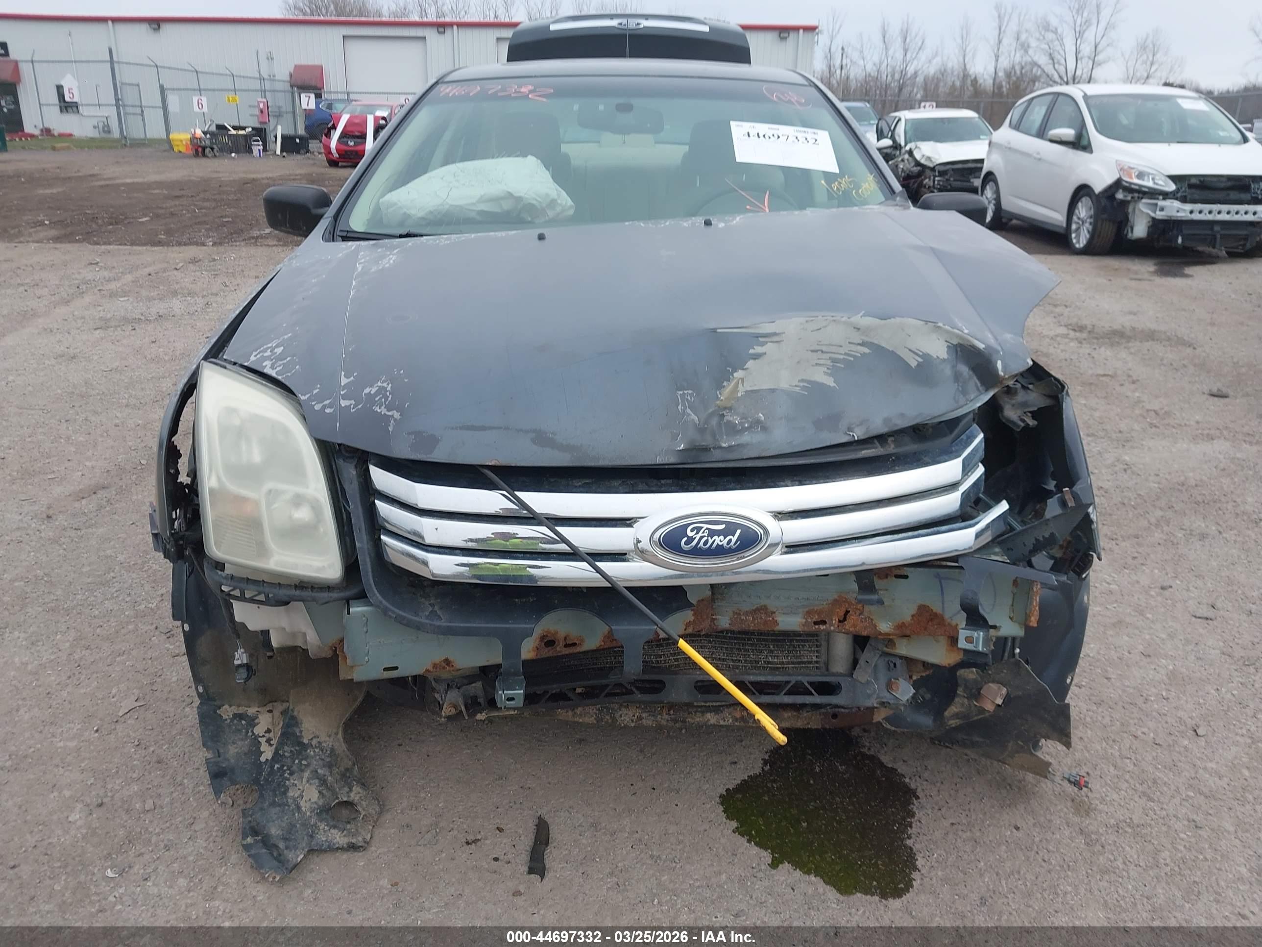 FORD FUSION image 6