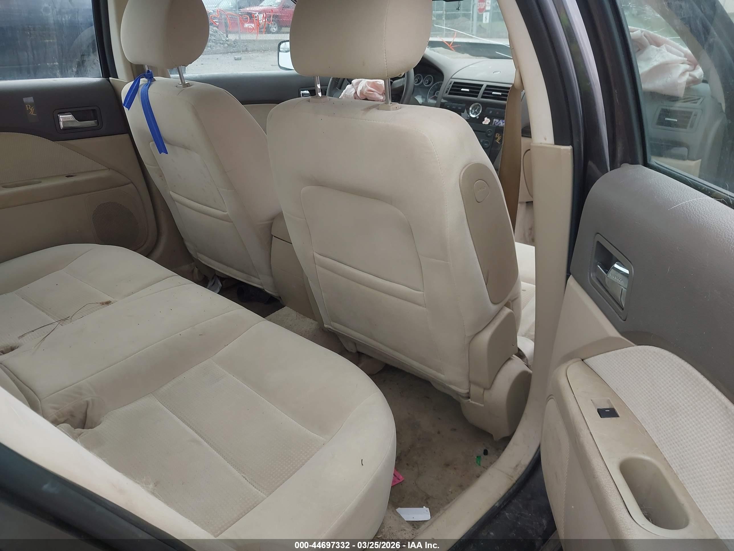FORD FUSION image 8