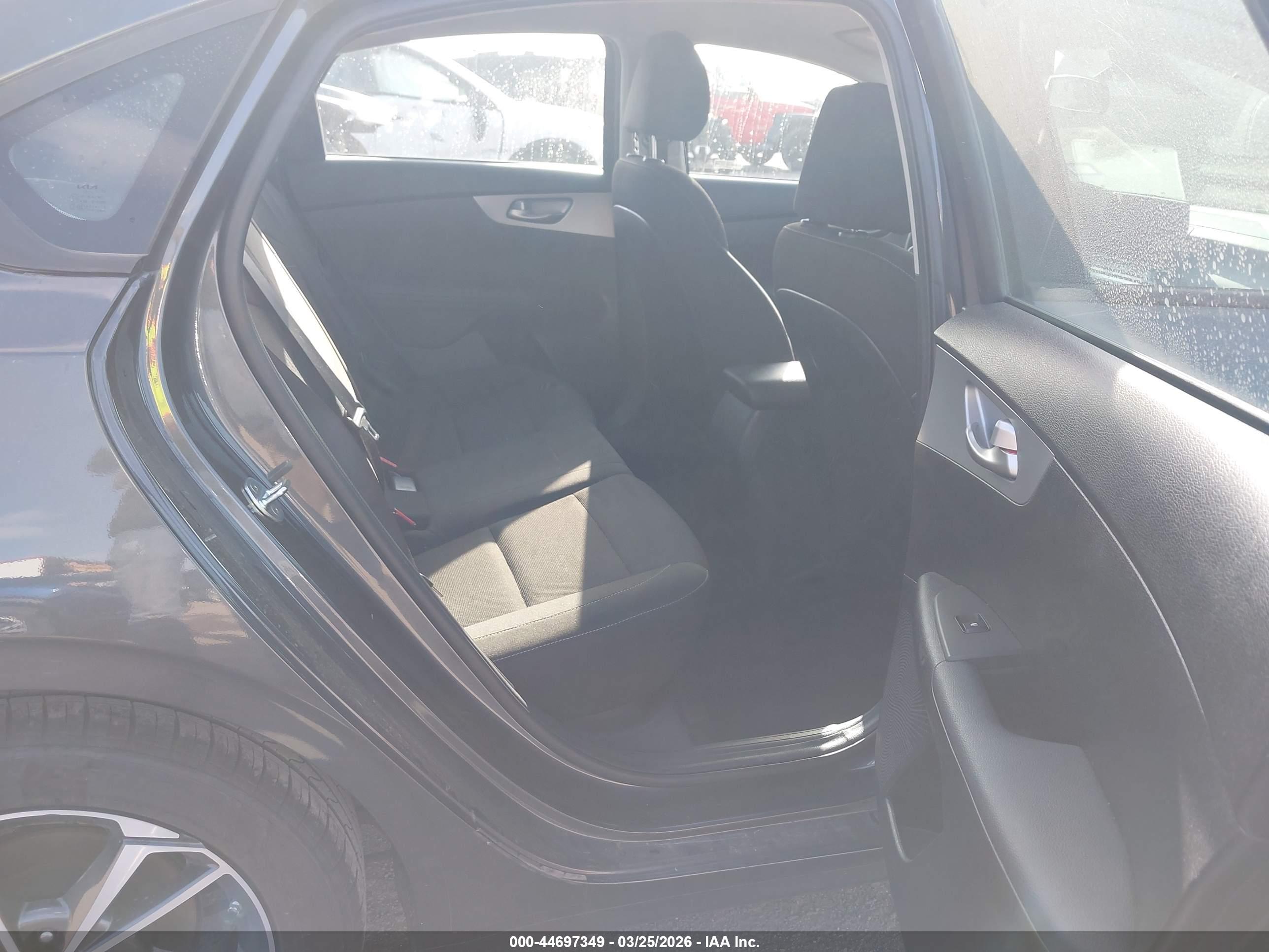KIA FORTE image 8