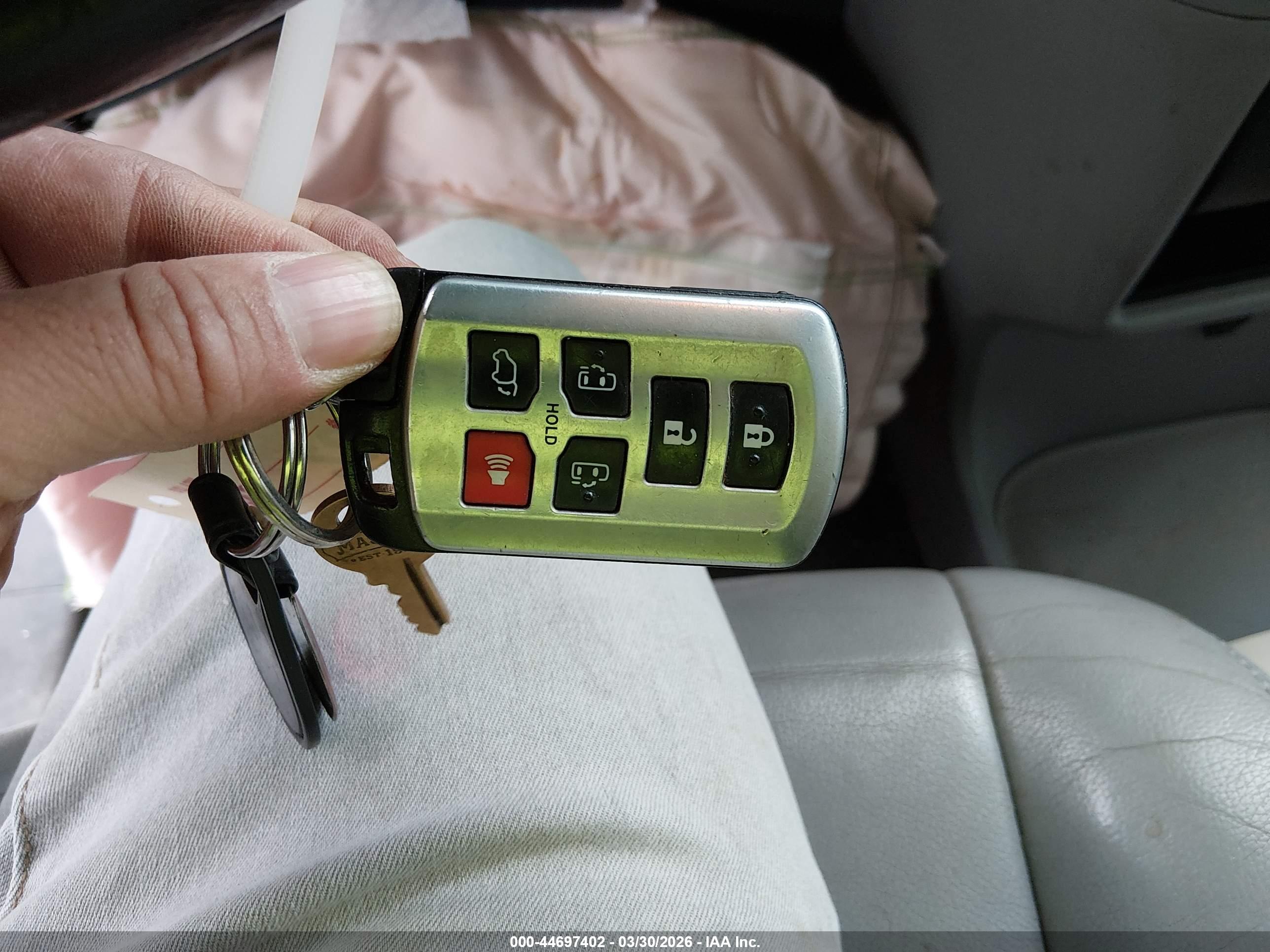 TOYOTA SIENNA image 11