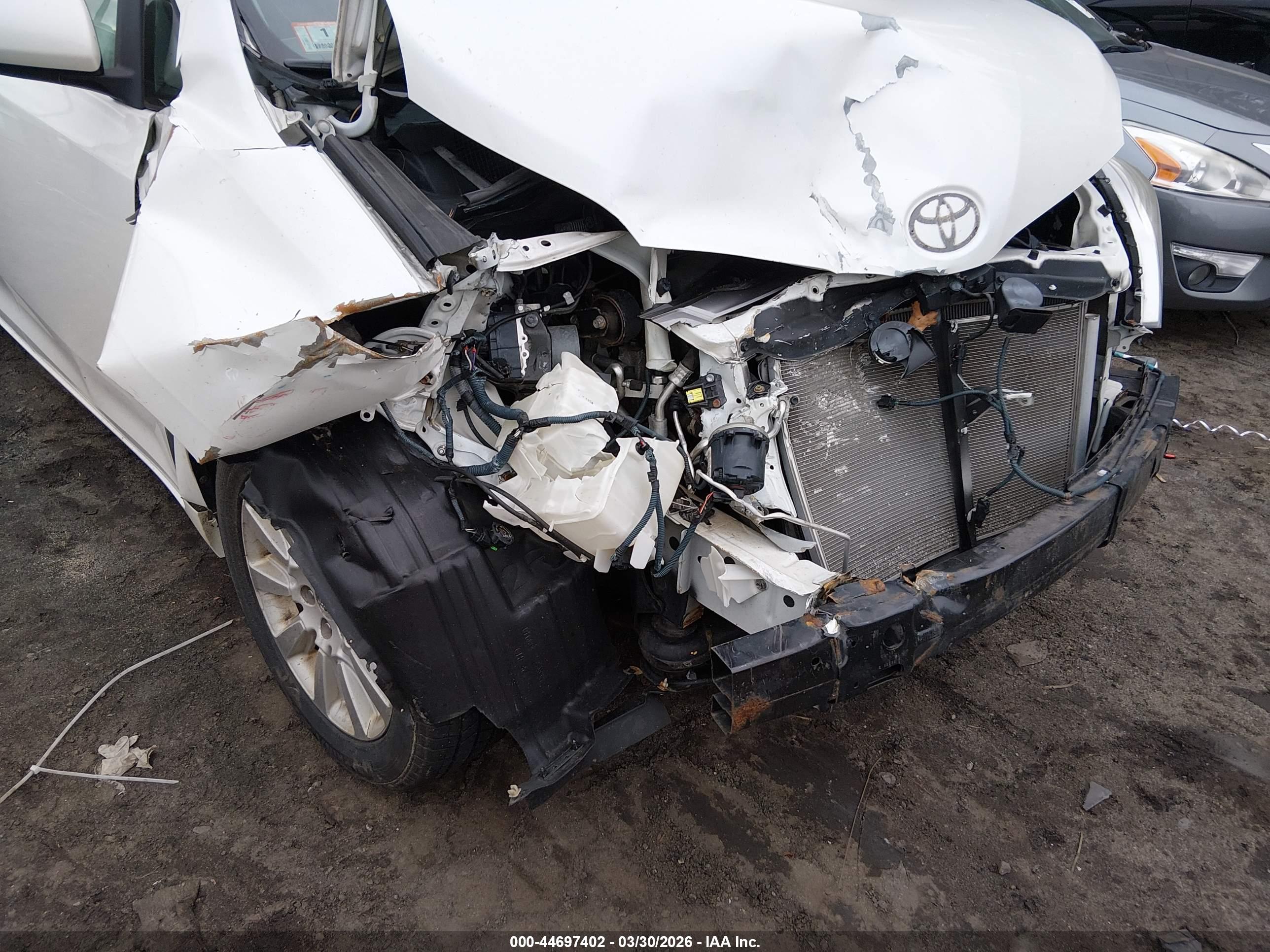 TOYOTA SIENNA image 6