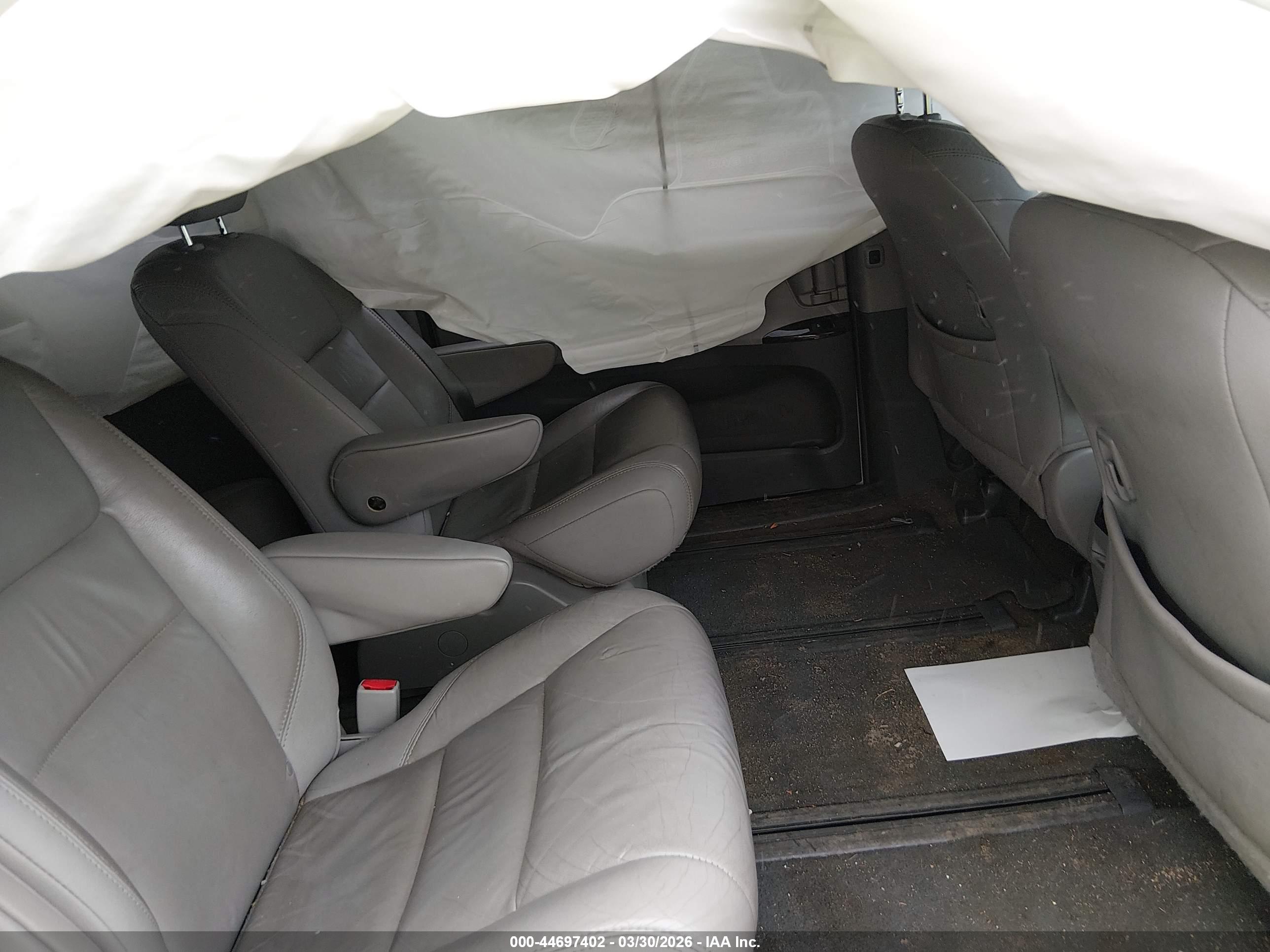 TOYOTA SIENNA image 8