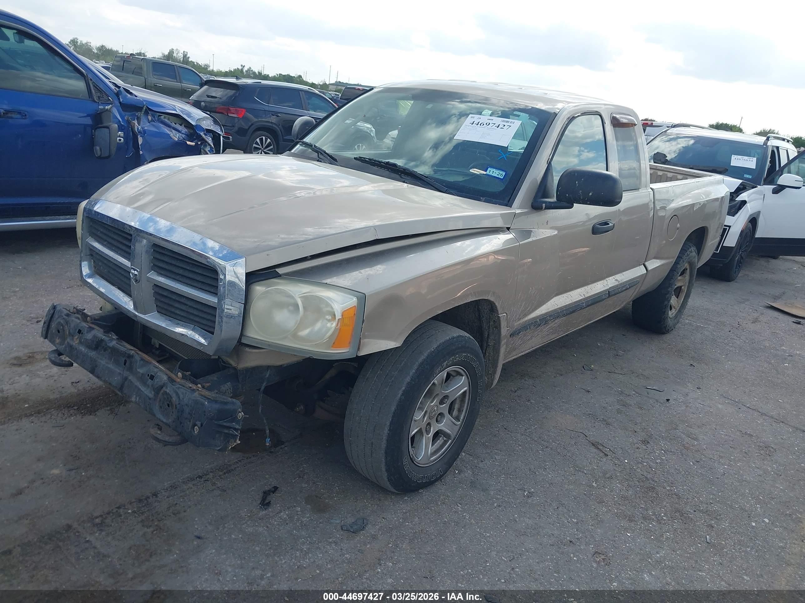 DODGE DAKOTA image 2