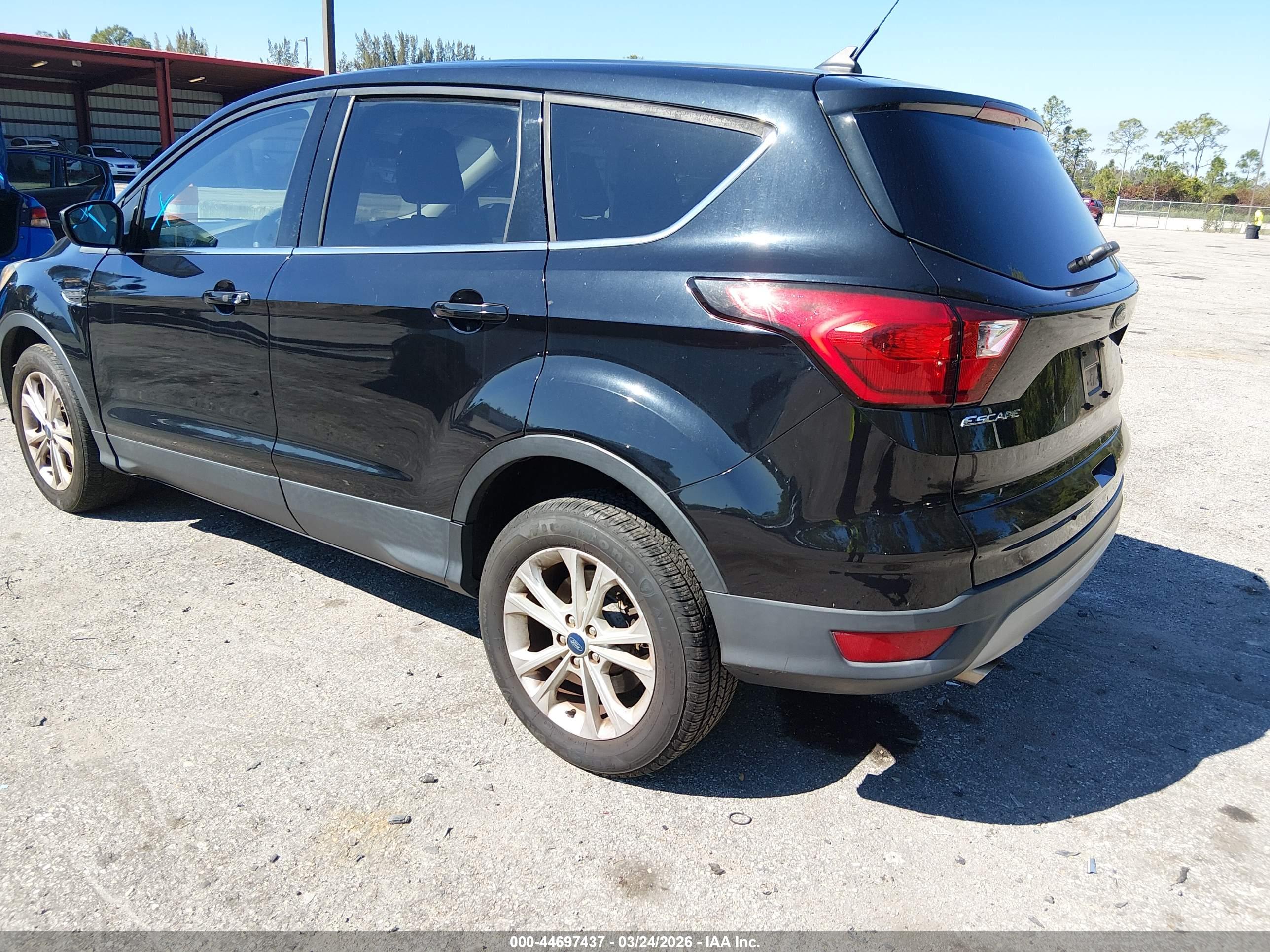 FORD ESCAPE image 3
