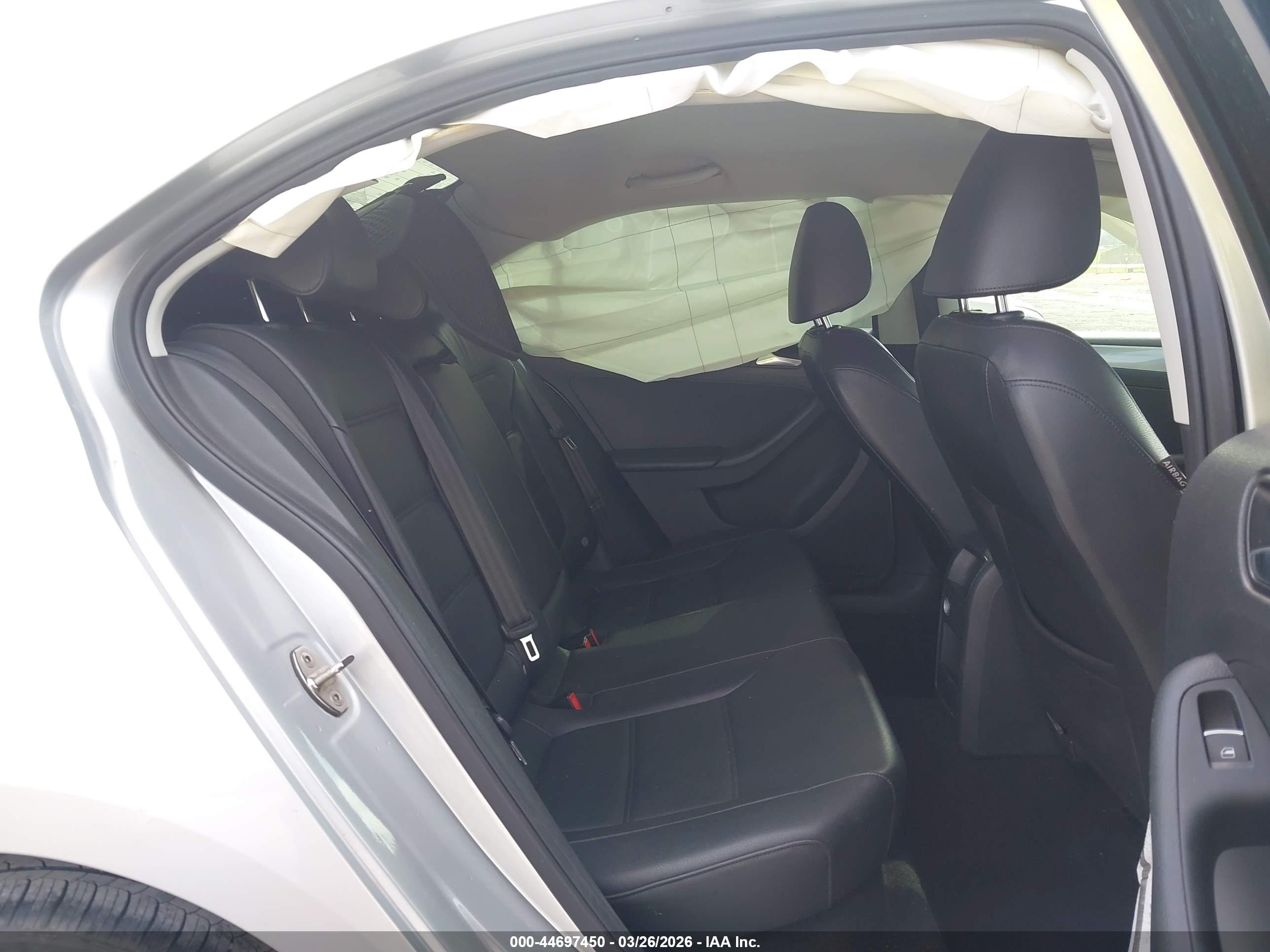 VOLKSWAGEN JETTA image 8