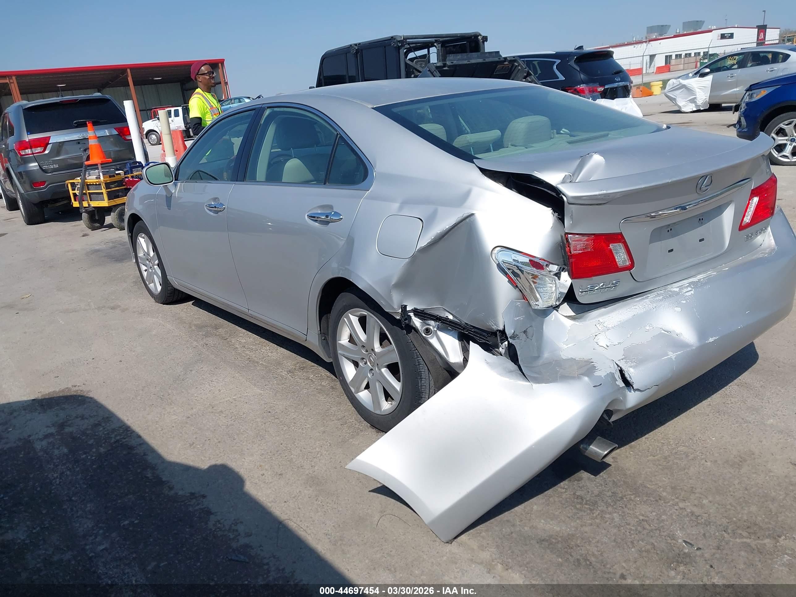 LEXUS ES image 3