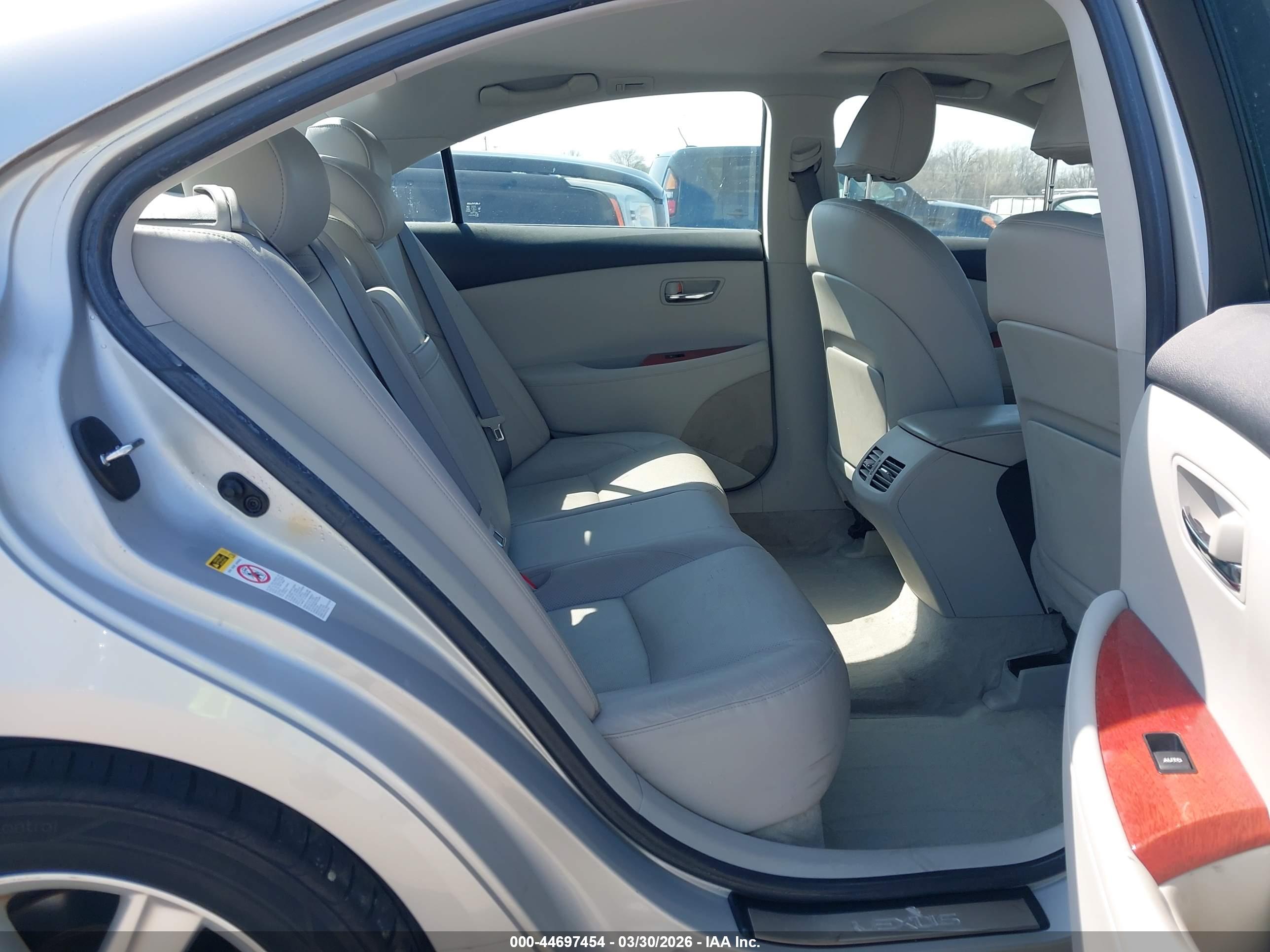 LEXUS ES image 8