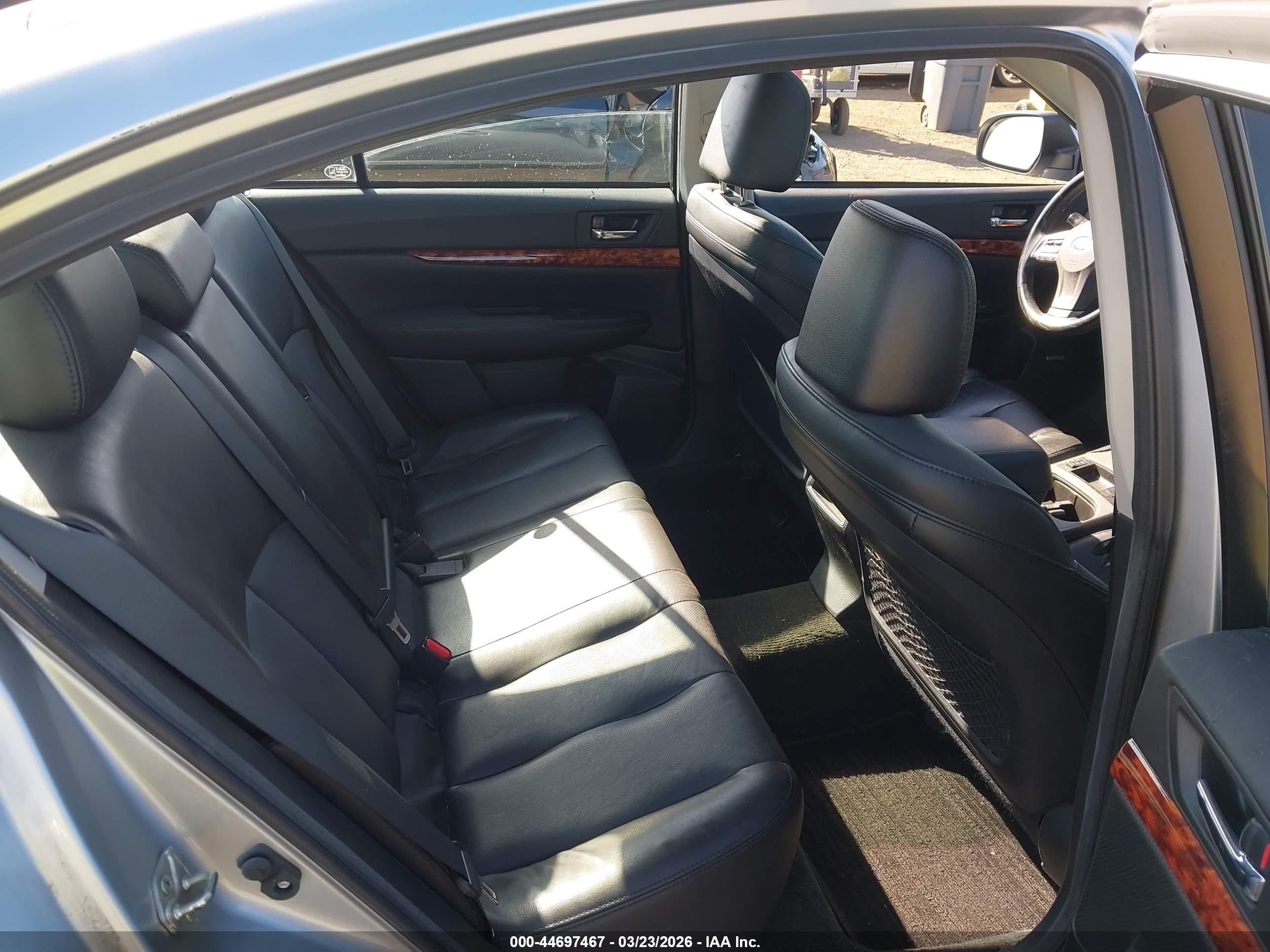 SUBARU LEGACY image 8