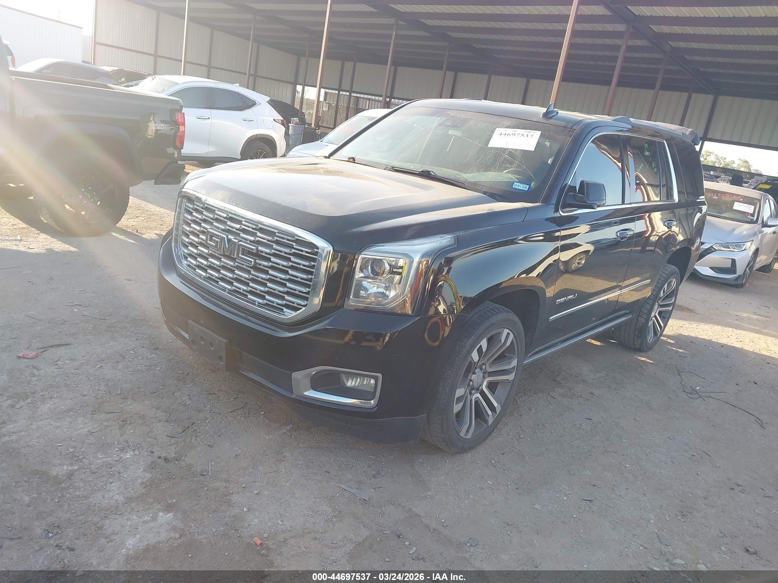 GMC YUKON image 2