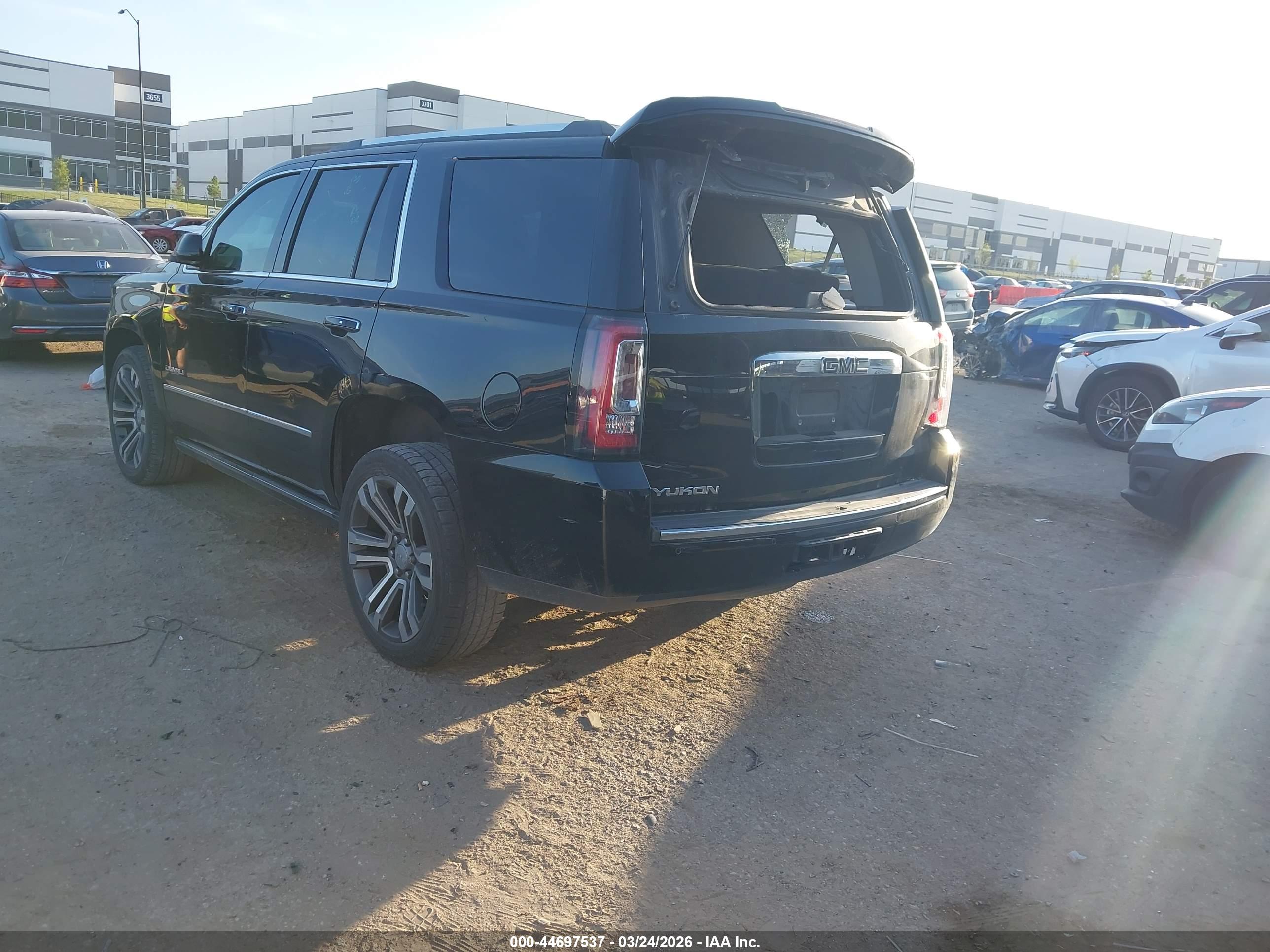 GMC YUKON image 3