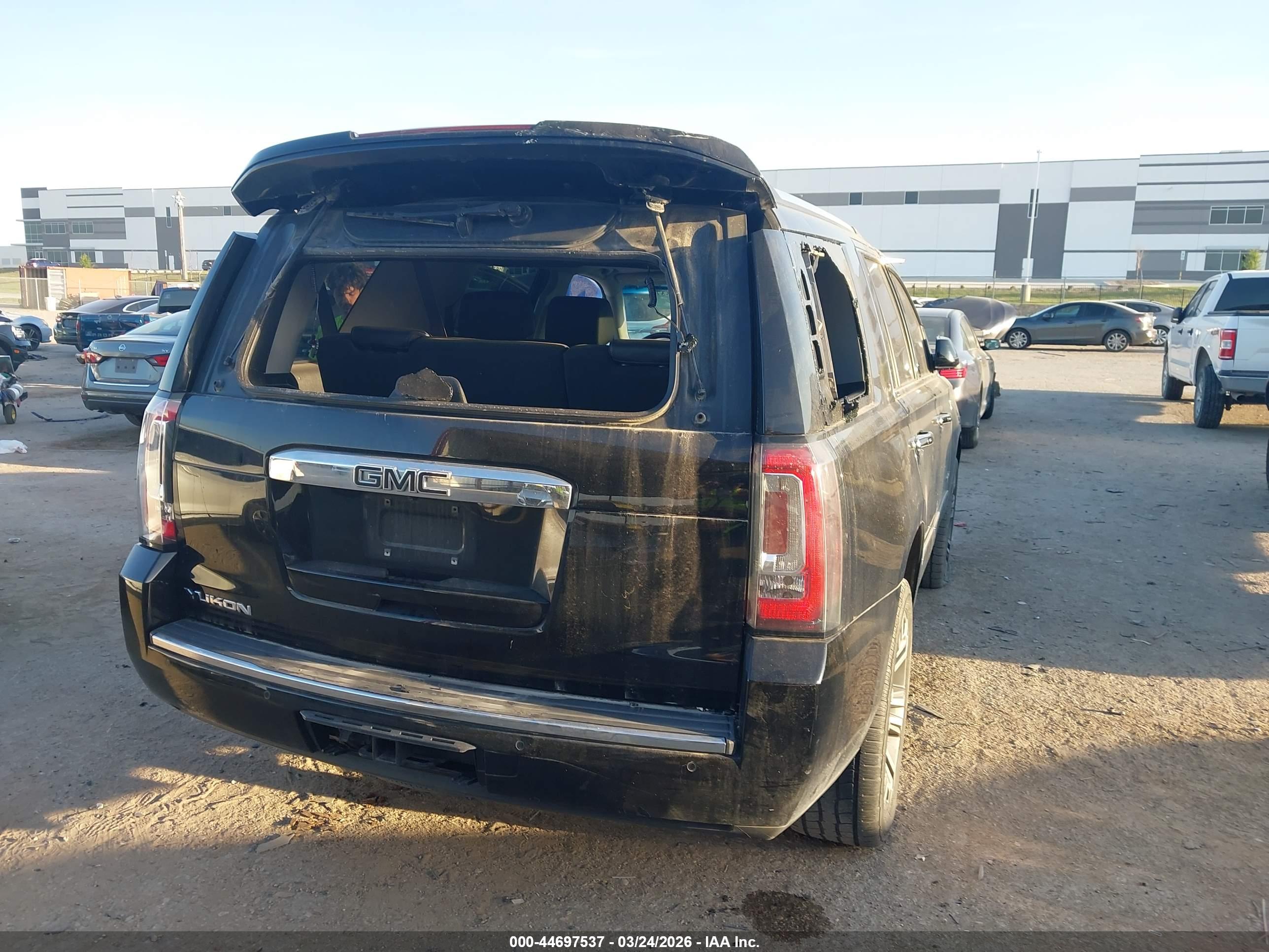 GMC YUKON image 6