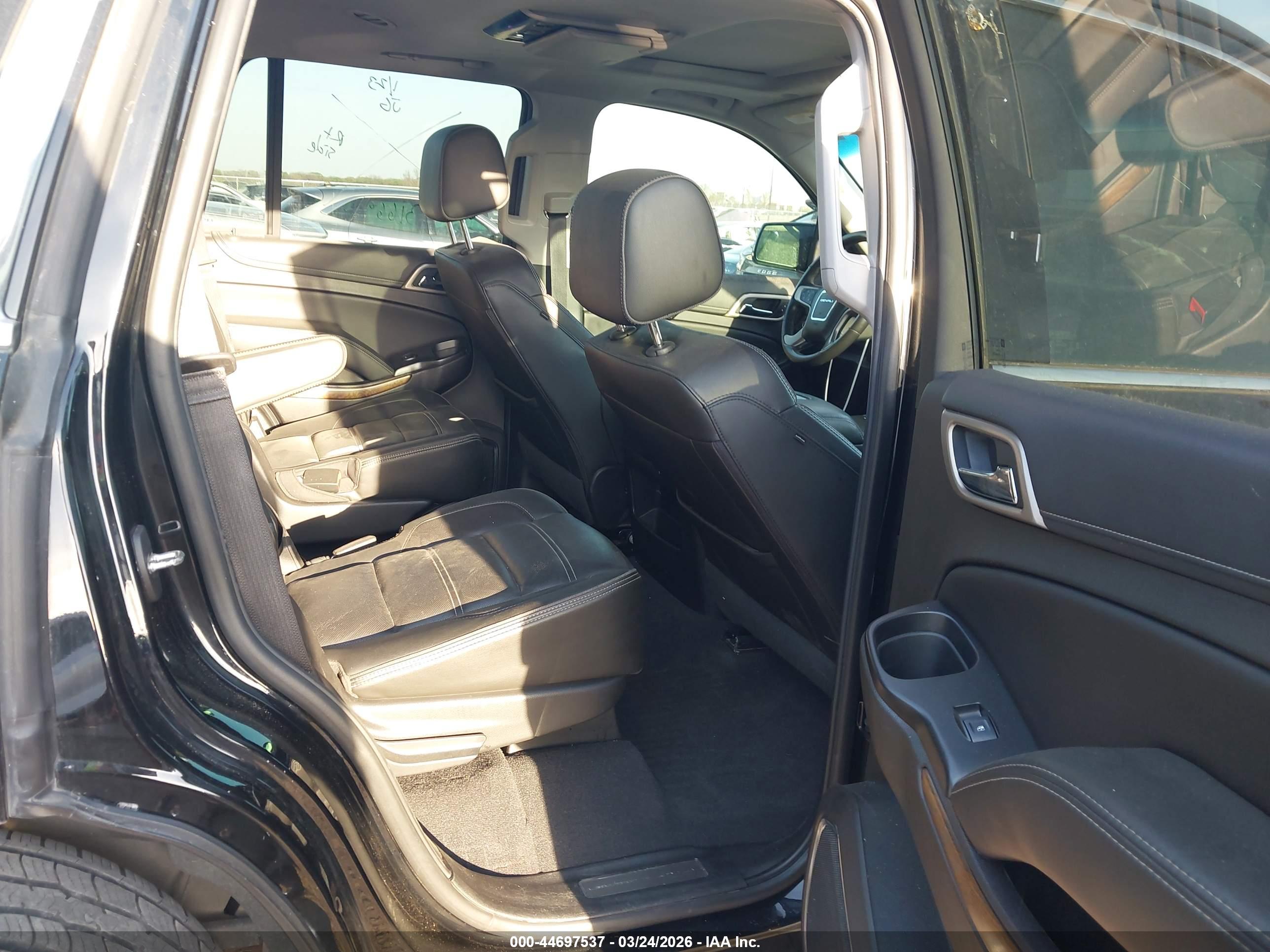GMC YUKON image 8
