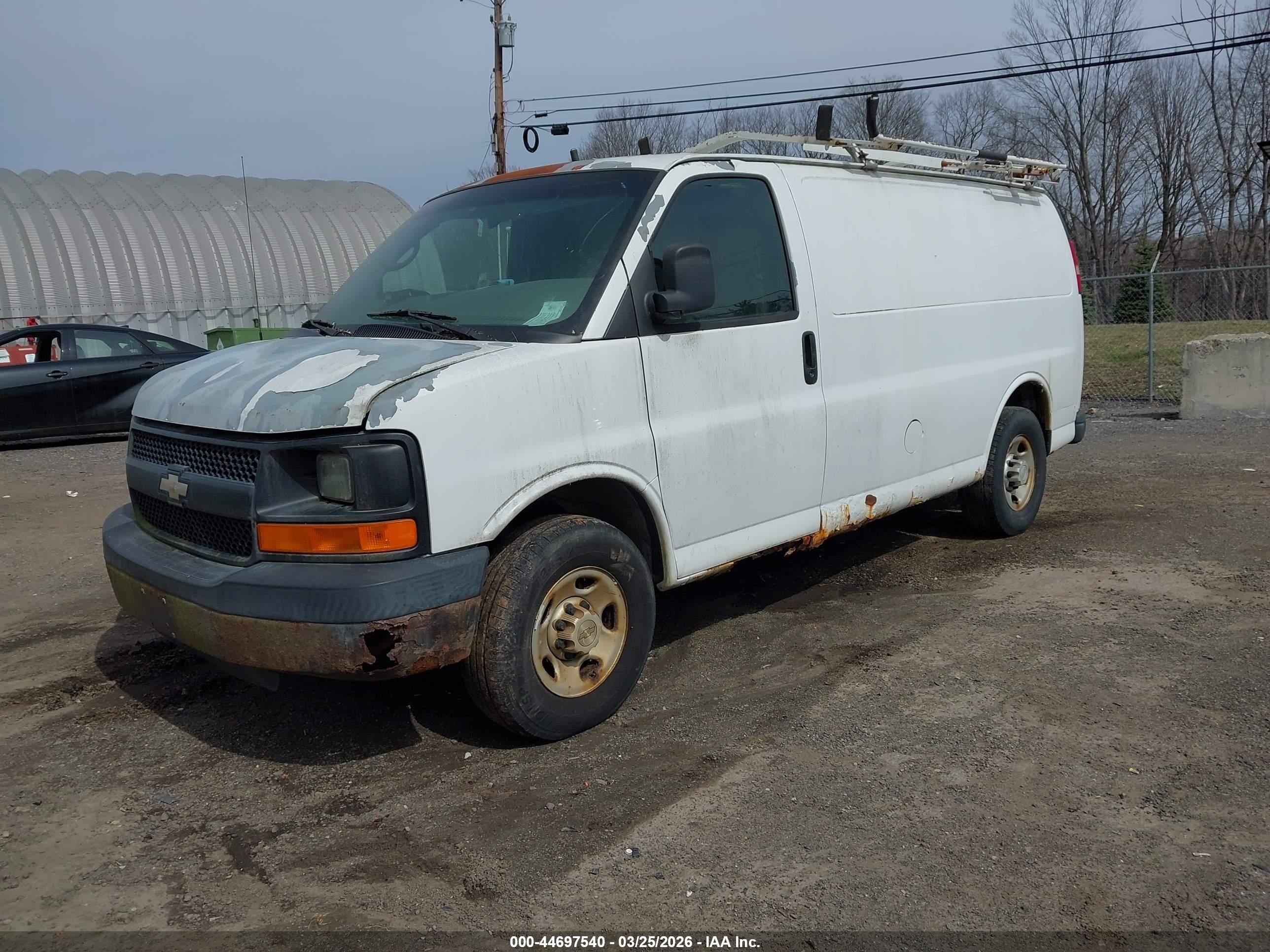 CHEVROLET EXPRESS image 2