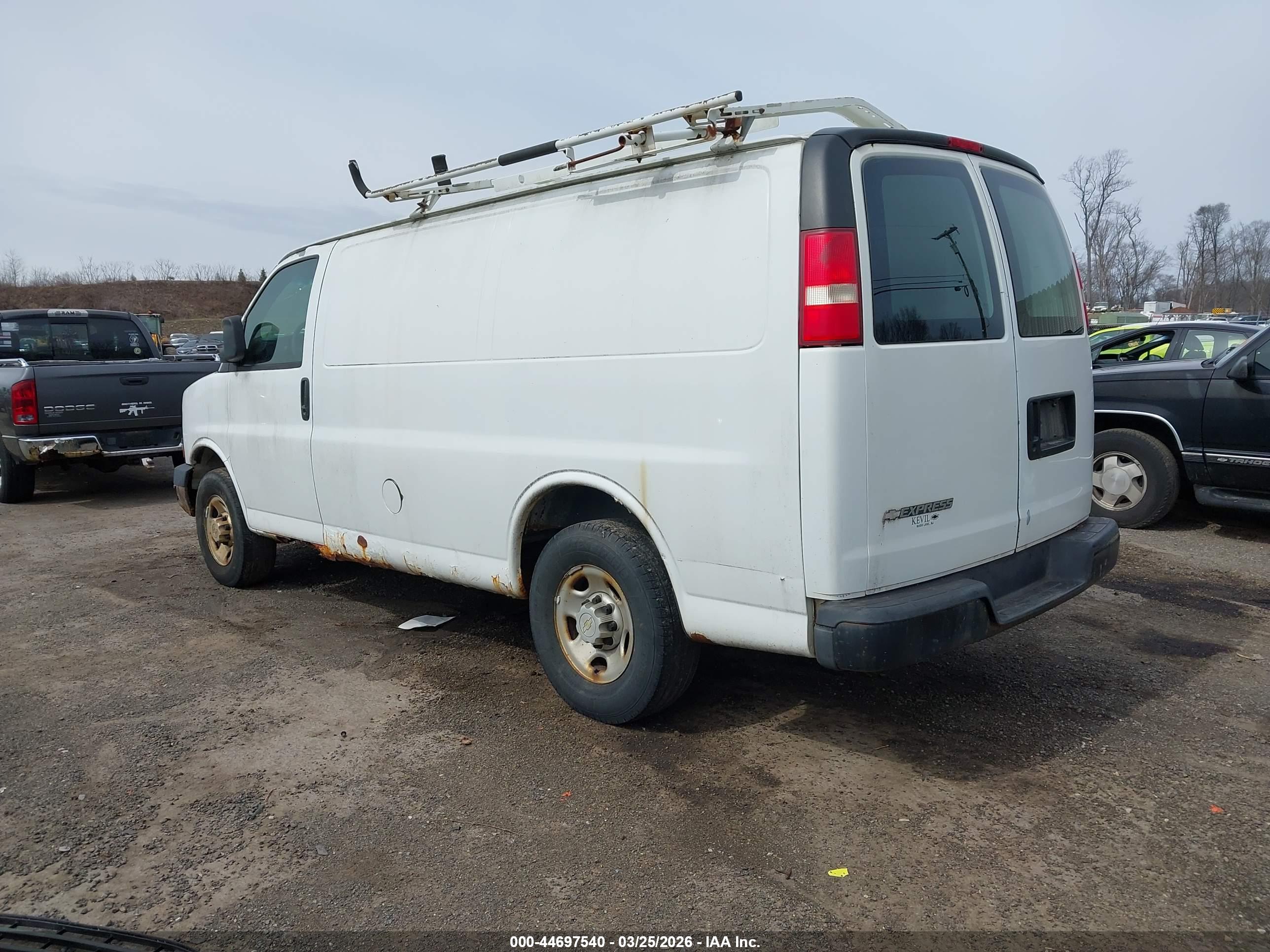 CHEVROLET EXPRESS image 3