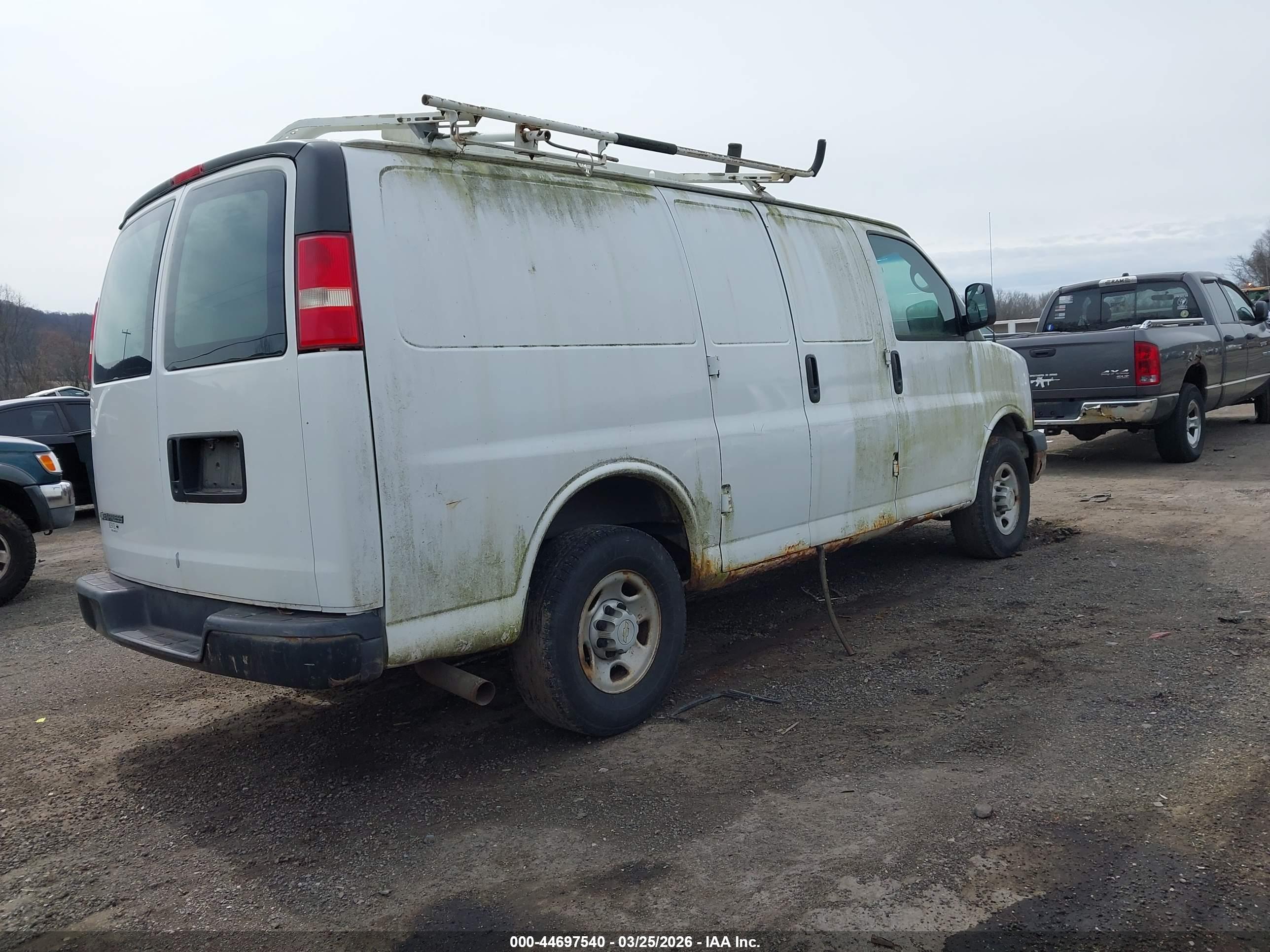 CHEVROLET EXPRESS image 4