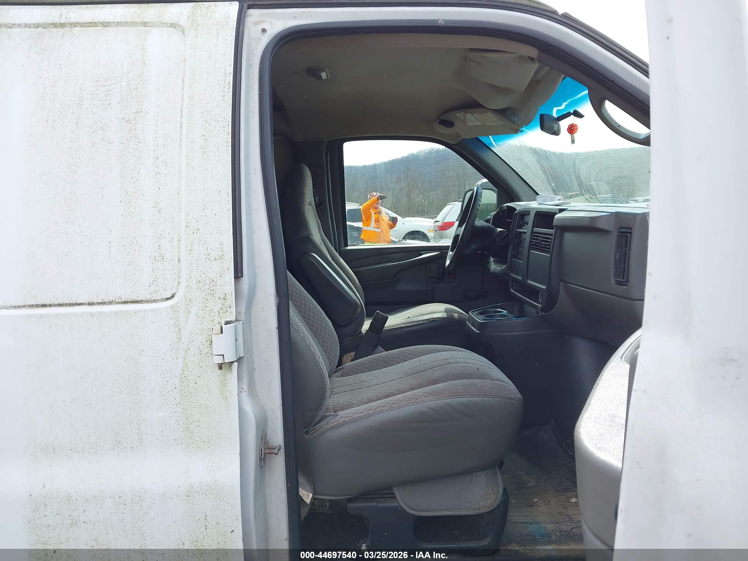 CHEVROLET EXPRESS image 5