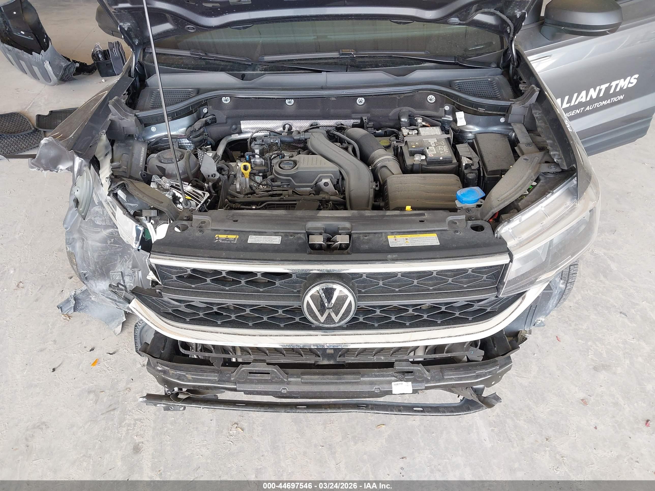 VOLKSWAGEN TAOS image 10