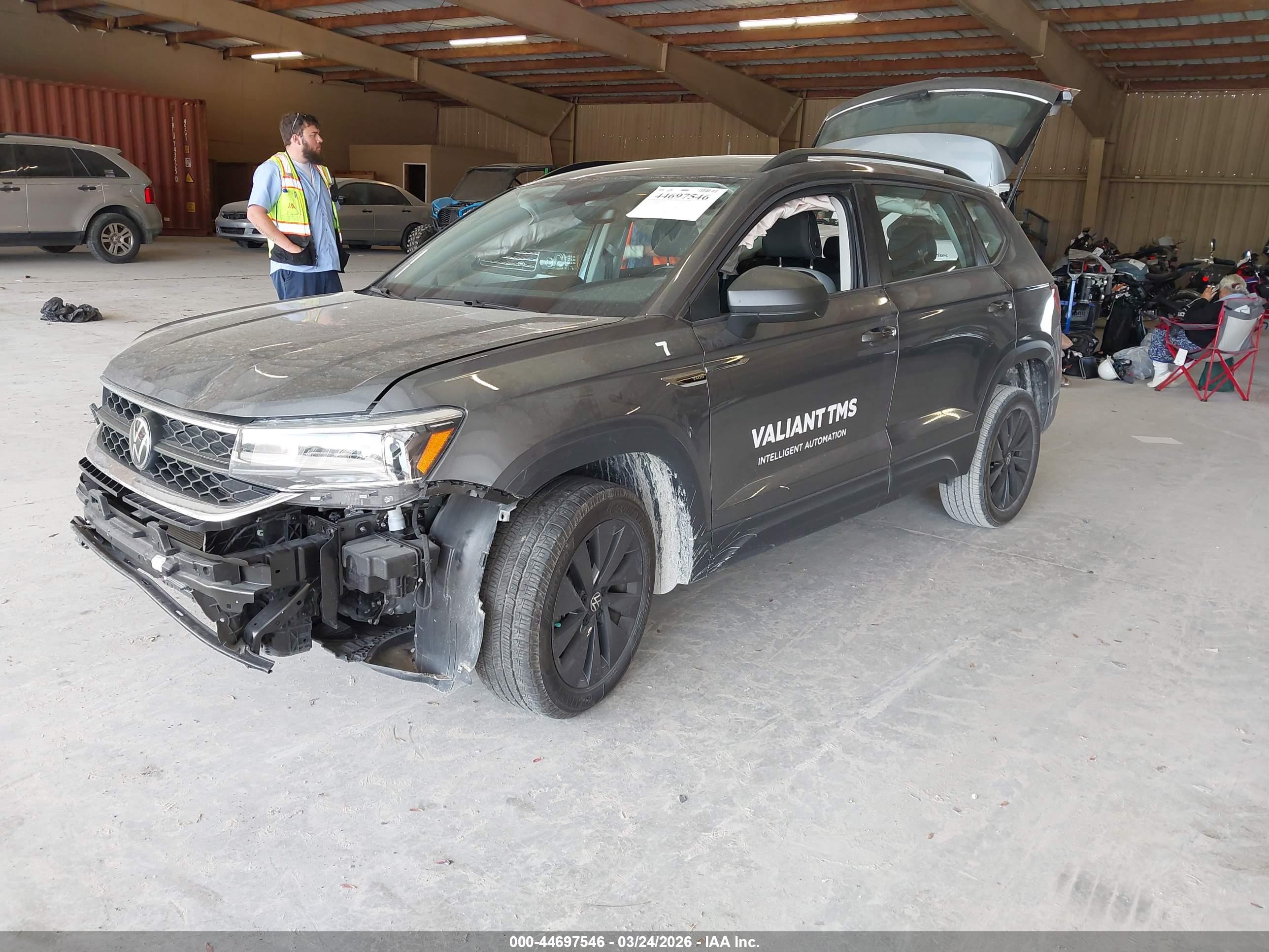 VOLKSWAGEN TAOS image 2