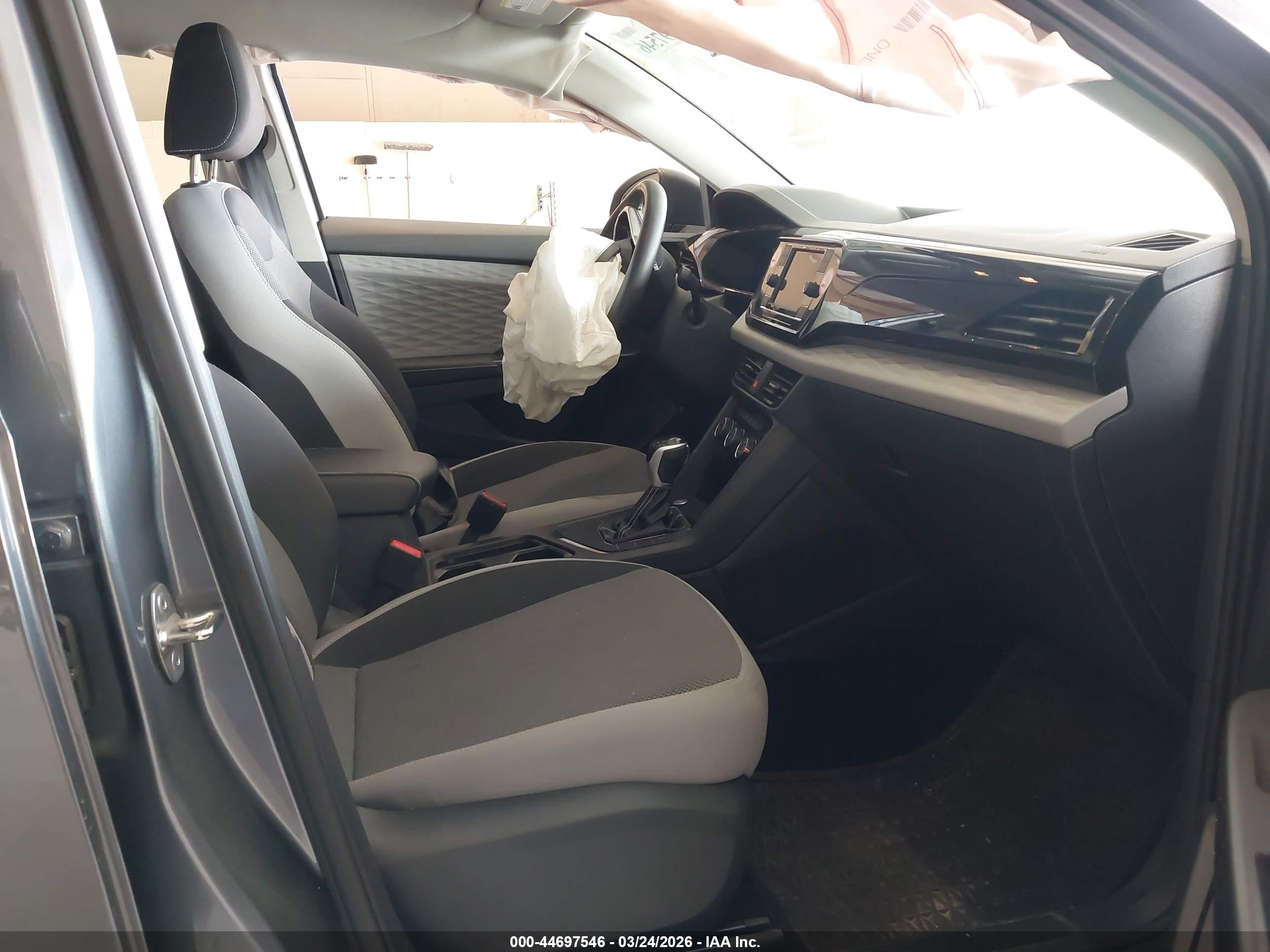 VOLKSWAGEN TAOS image 5