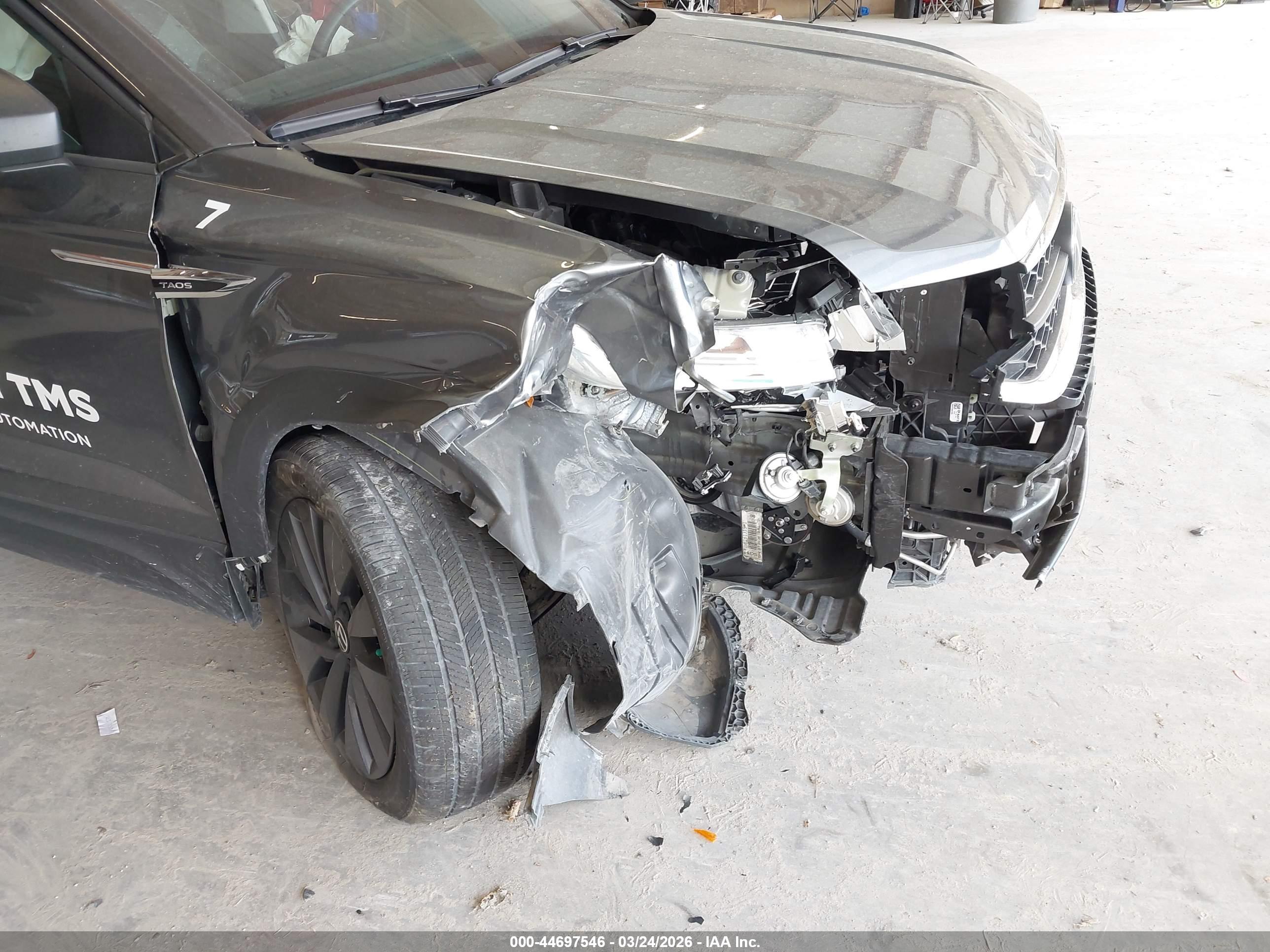 VOLKSWAGEN TAOS image 6