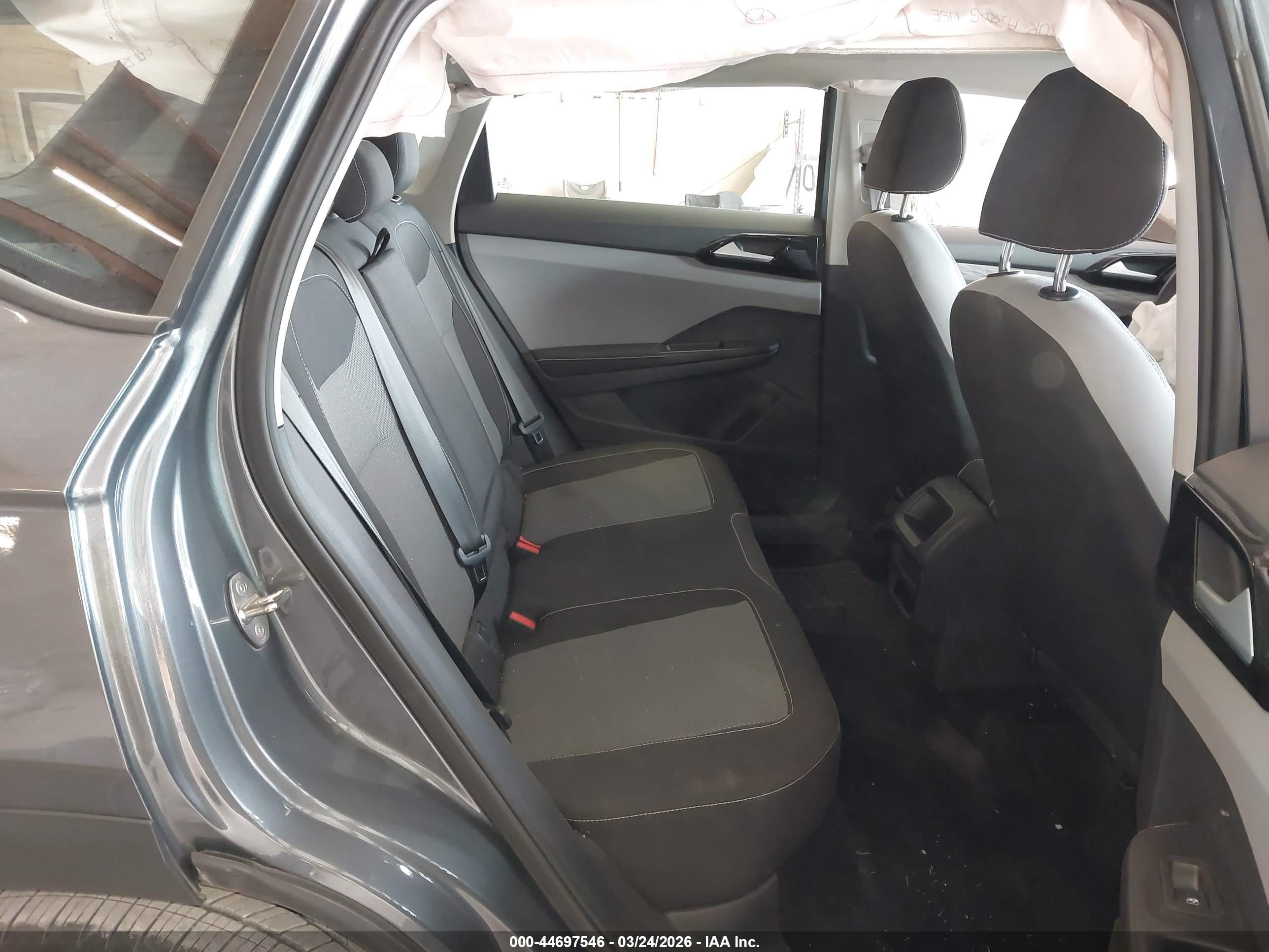 VOLKSWAGEN TAOS image 8