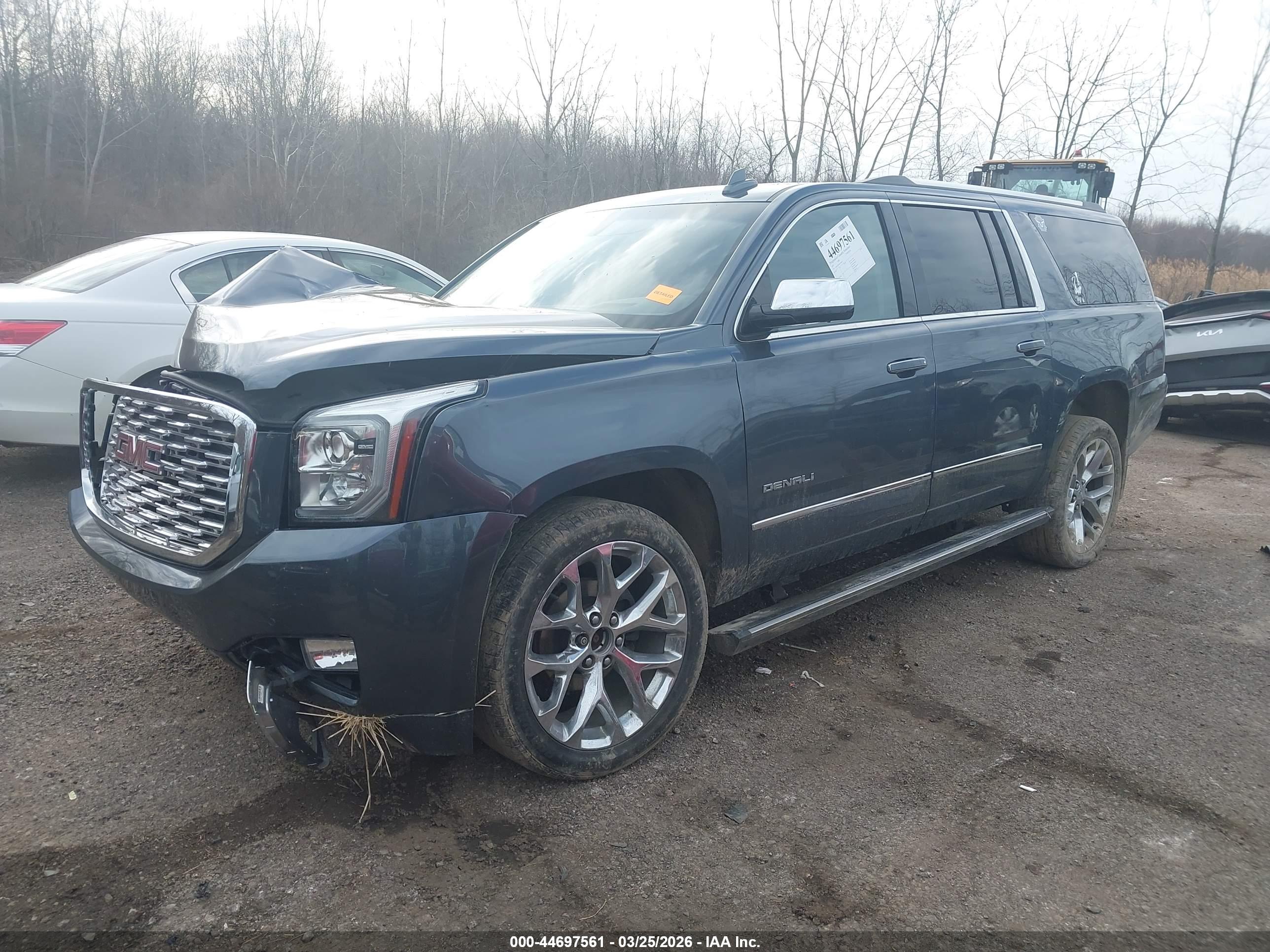 GMC YUKON image 2