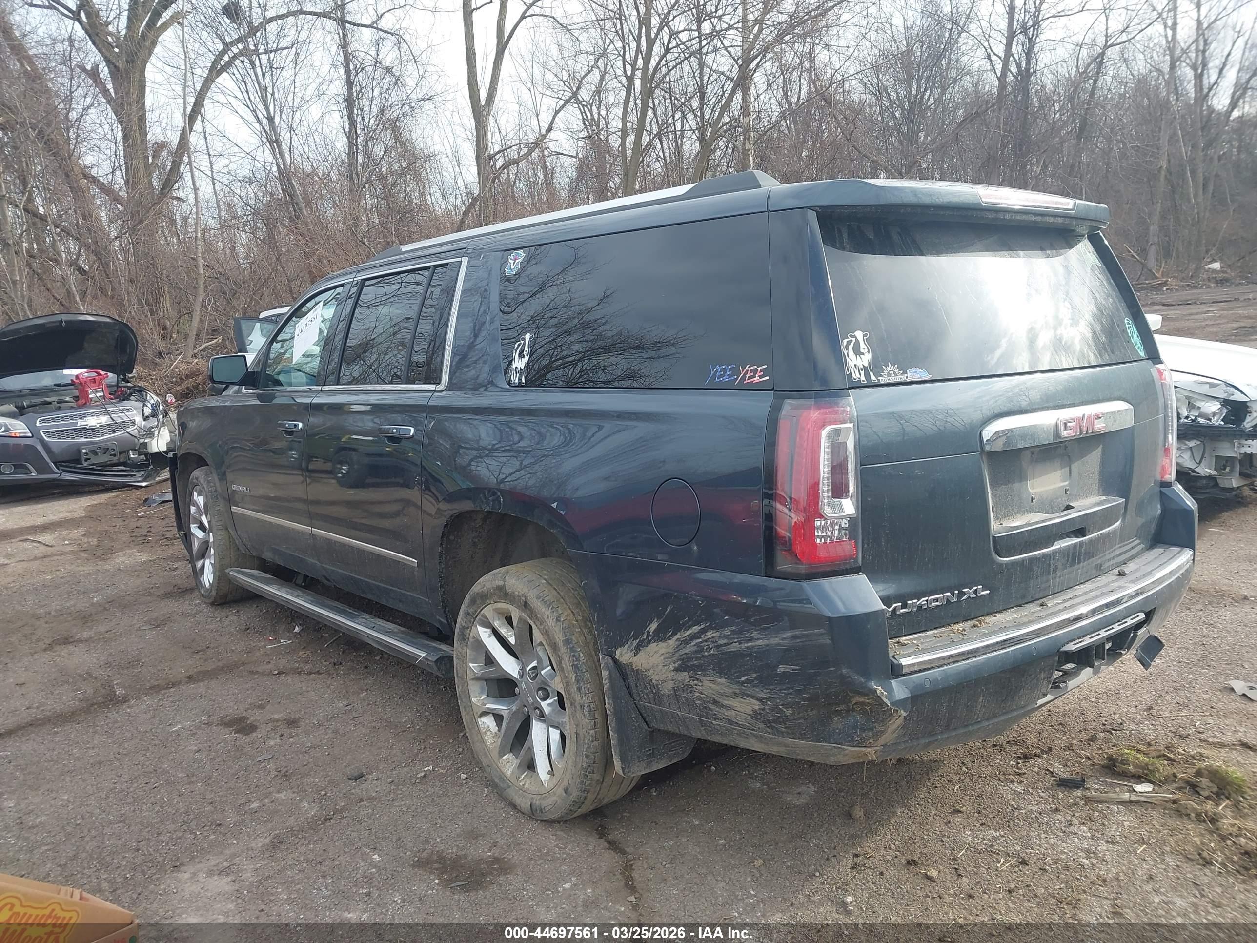 GMC YUKON image 3