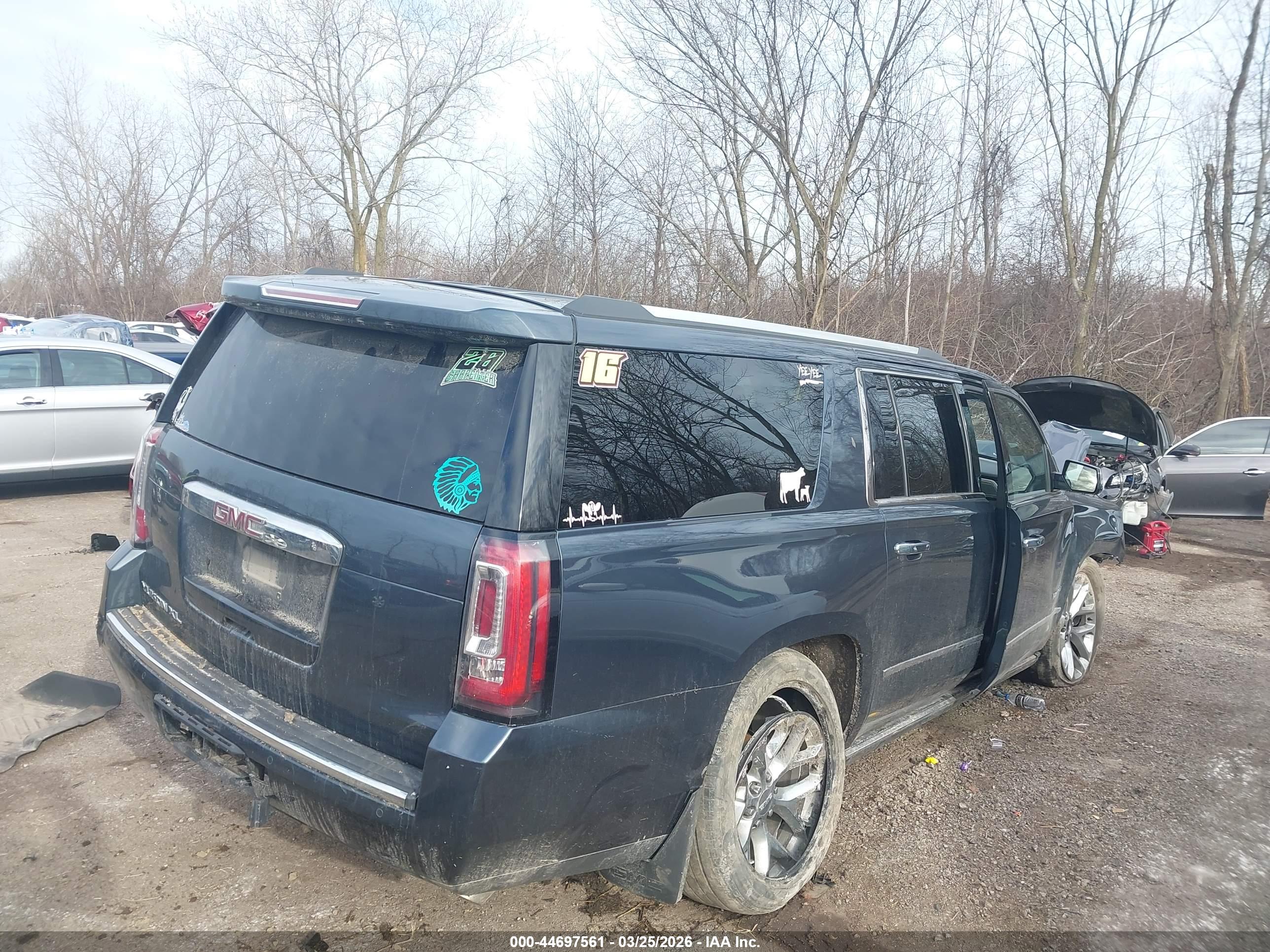 GMC YUKON image 4