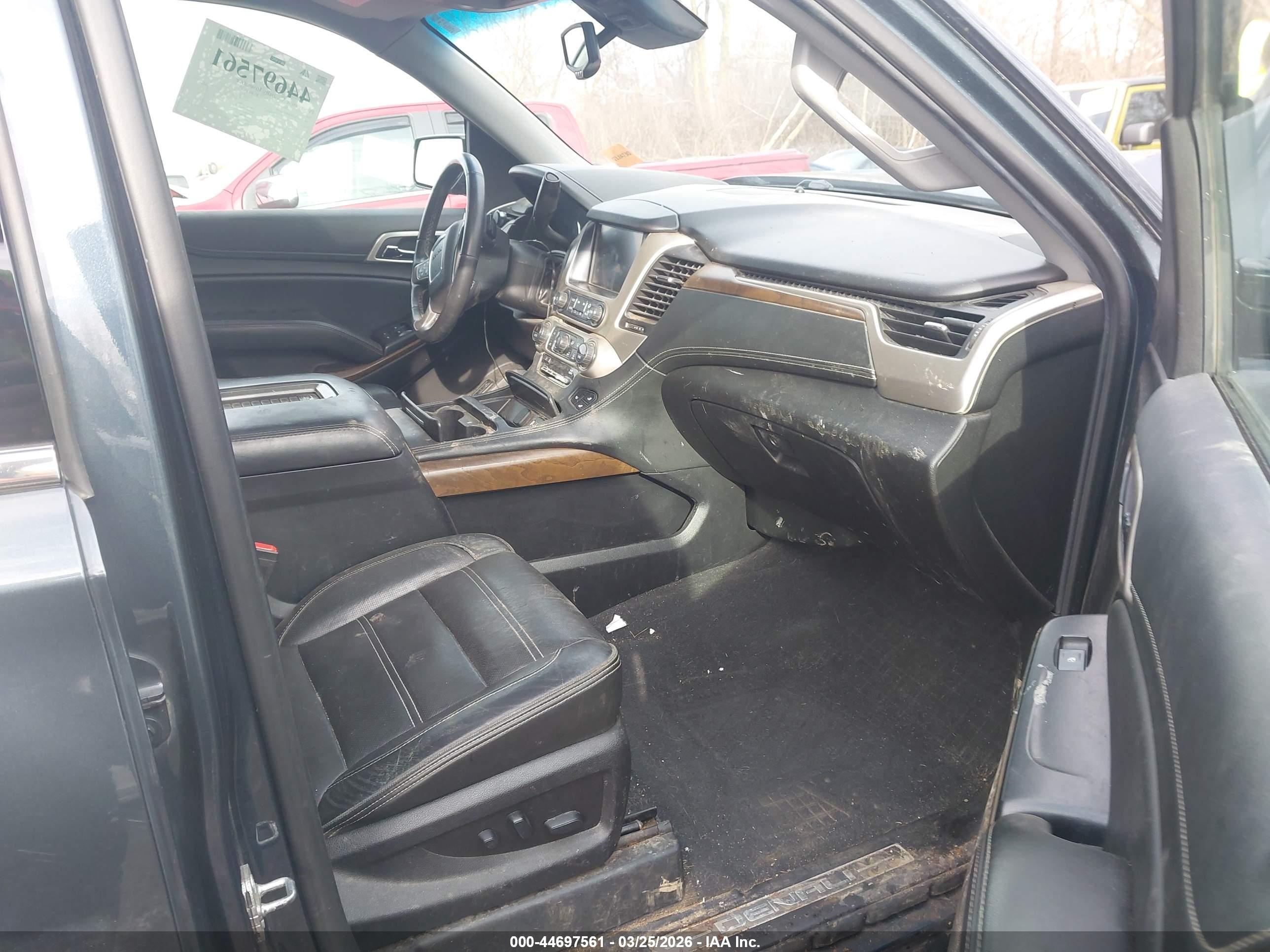 GMC YUKON image 5