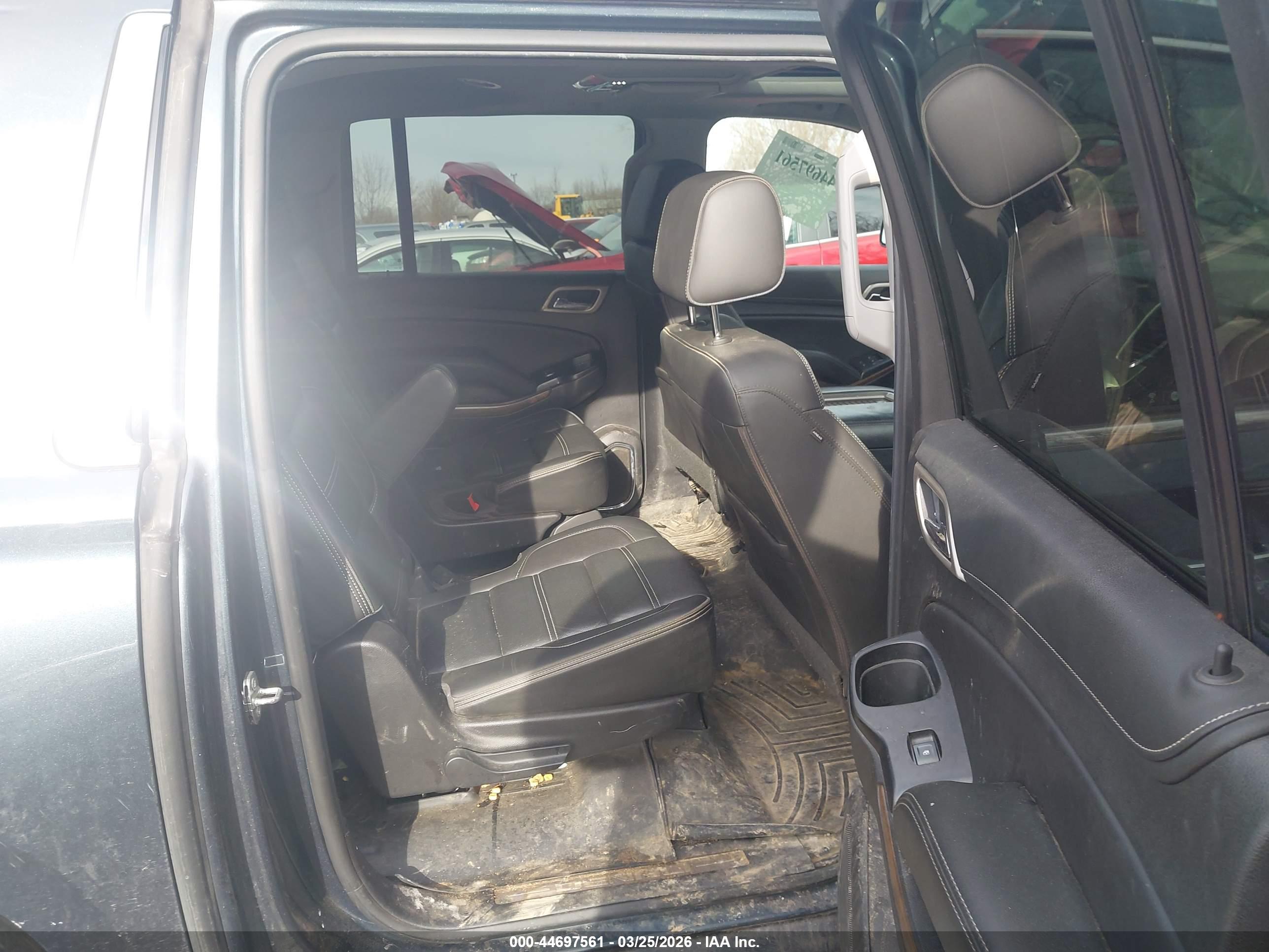 GMC YUKON image 8