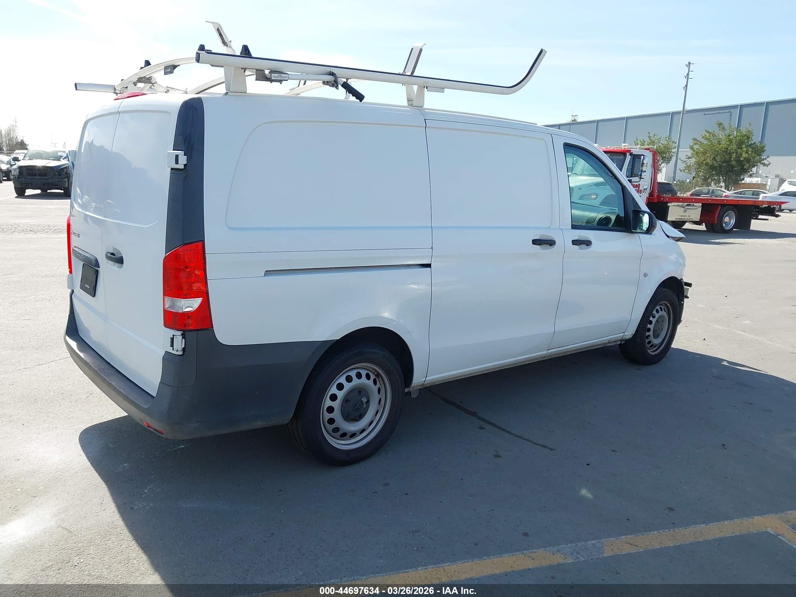 MERCEDES-BENZ METRIS image 4