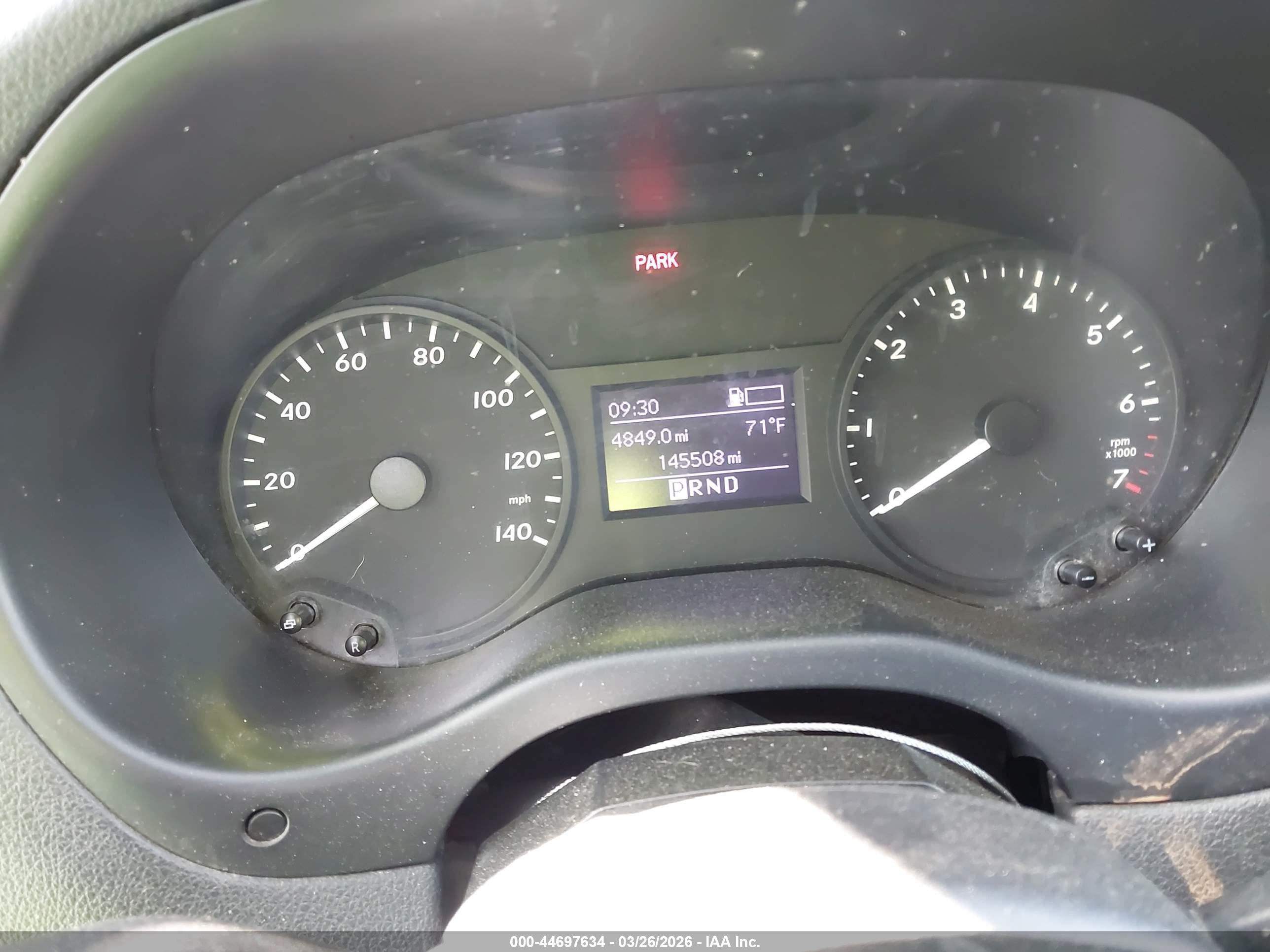 MERCEDES-BENZ METRIS image 7