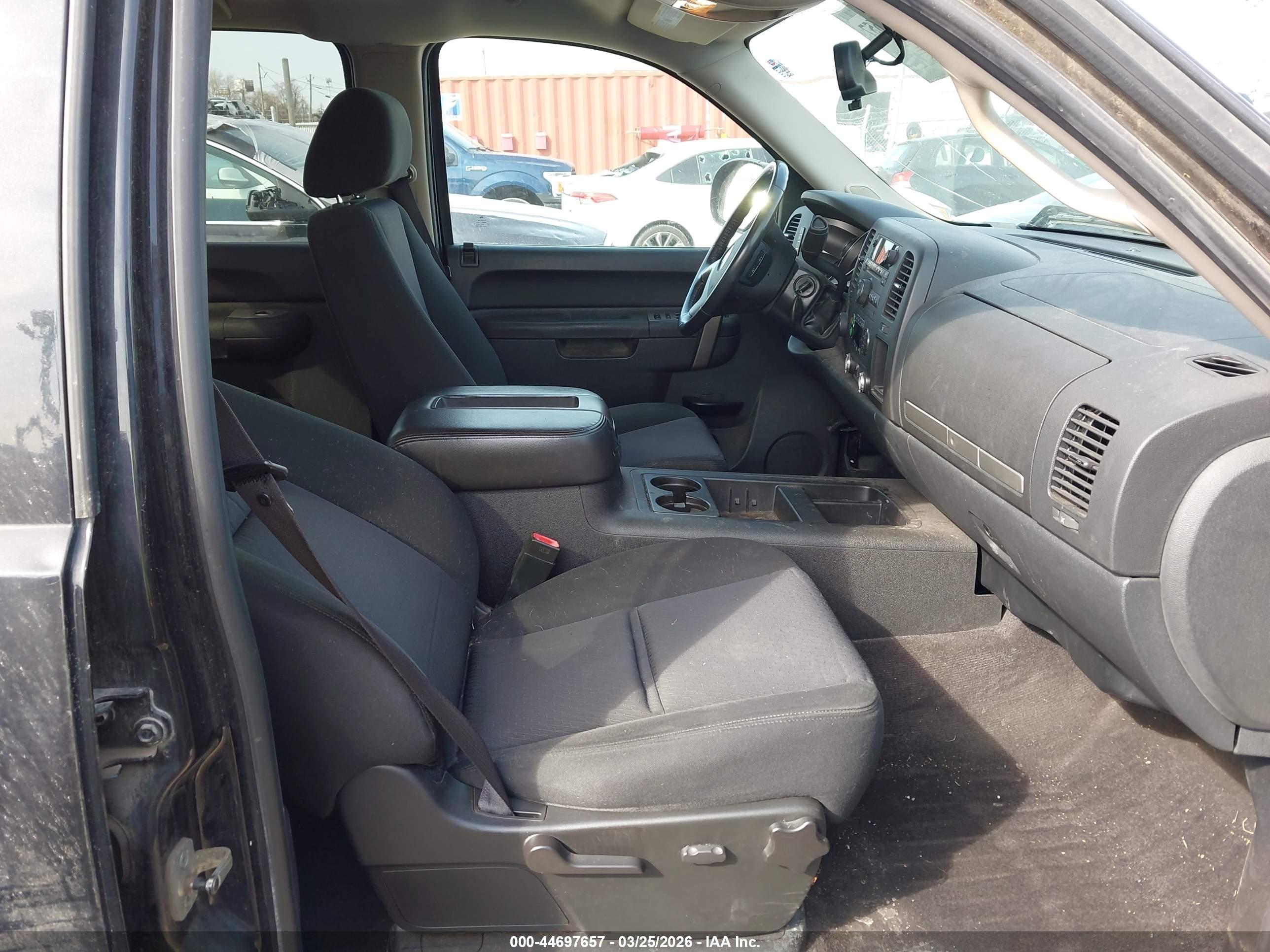 CHEVROLET SILVERADO image 5