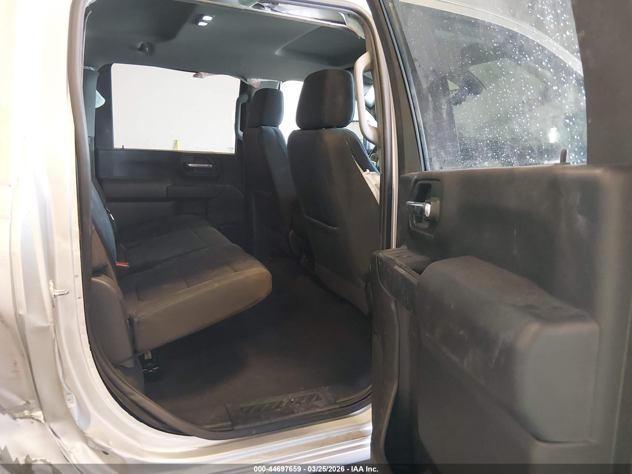 CHEVROLET SILVERADO image 8