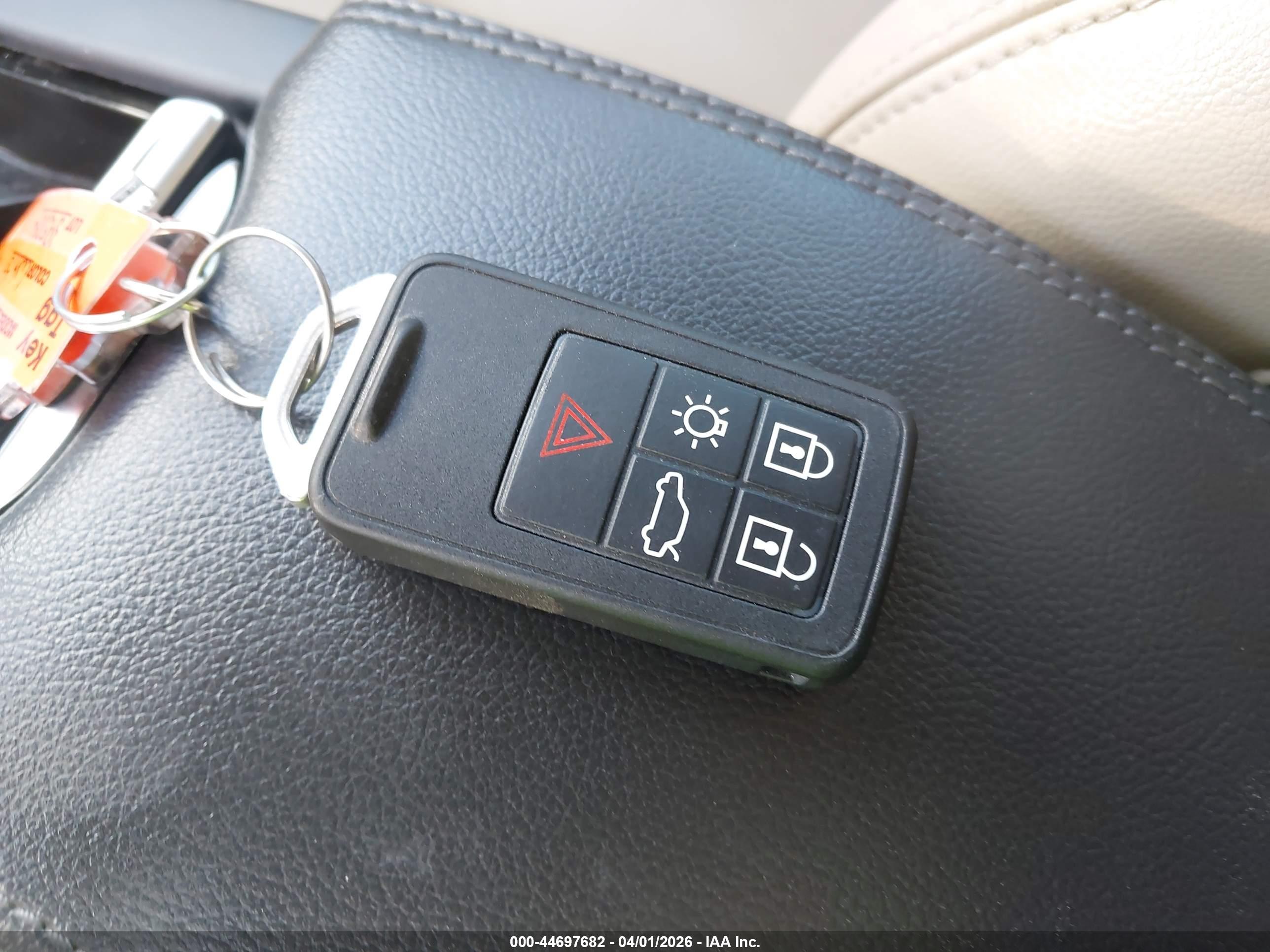 VOLVO XC60 image 11