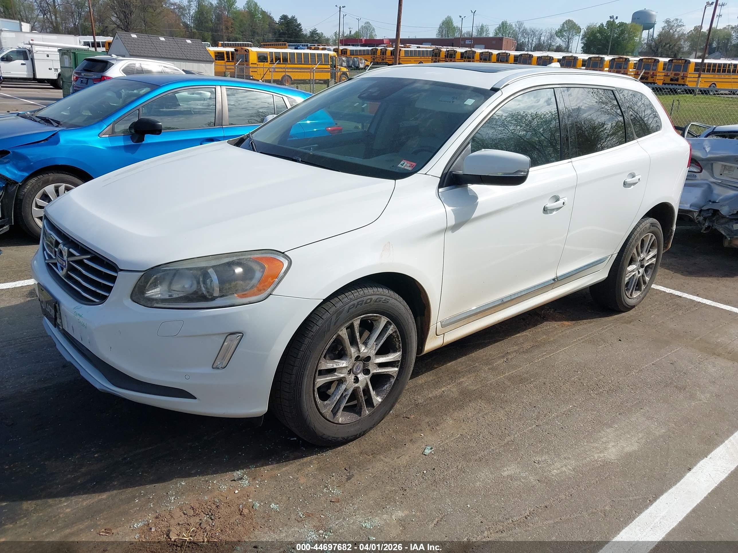 VOLVO XC60 image 2