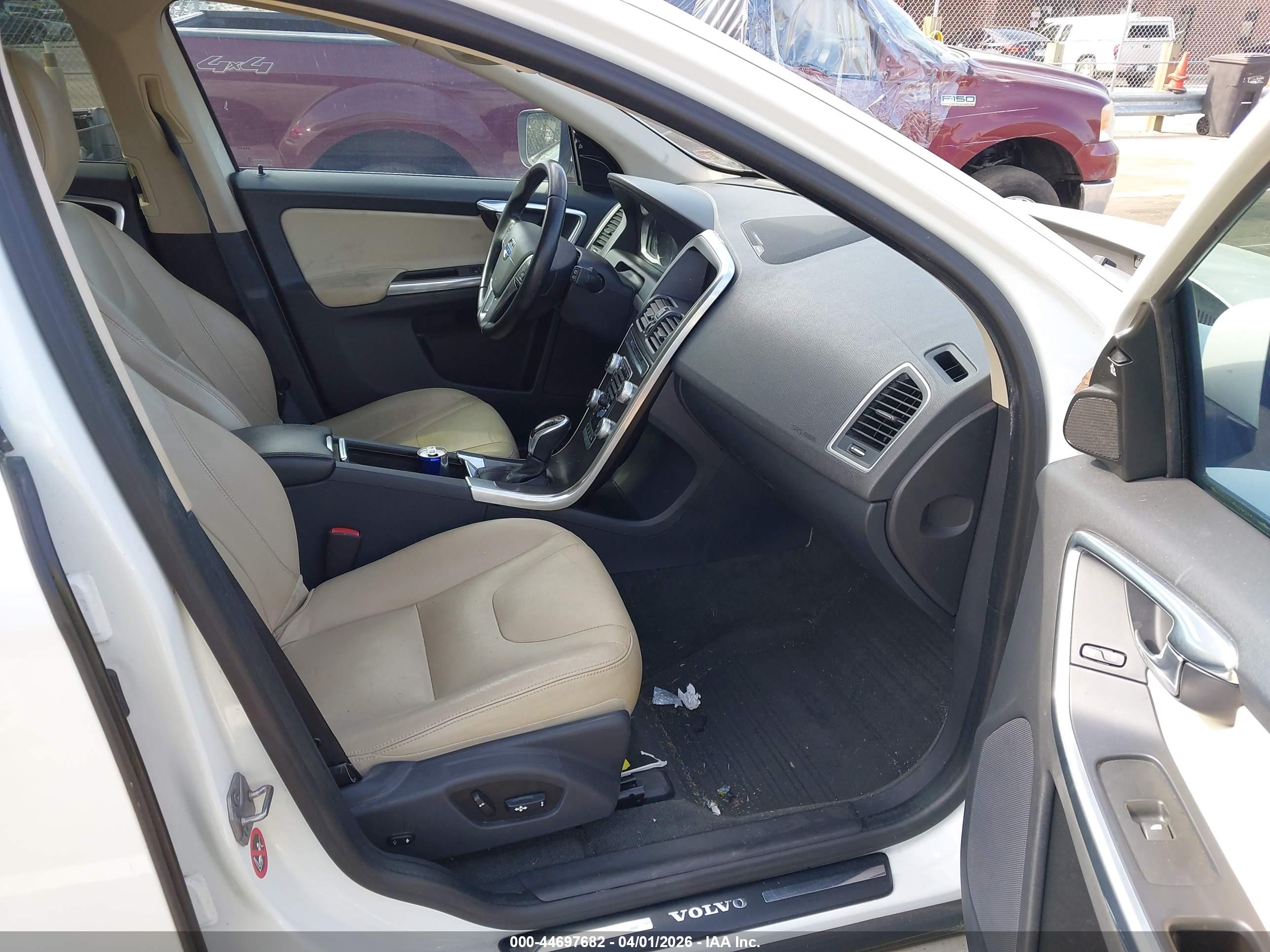 VOLVO XC60 image 5
