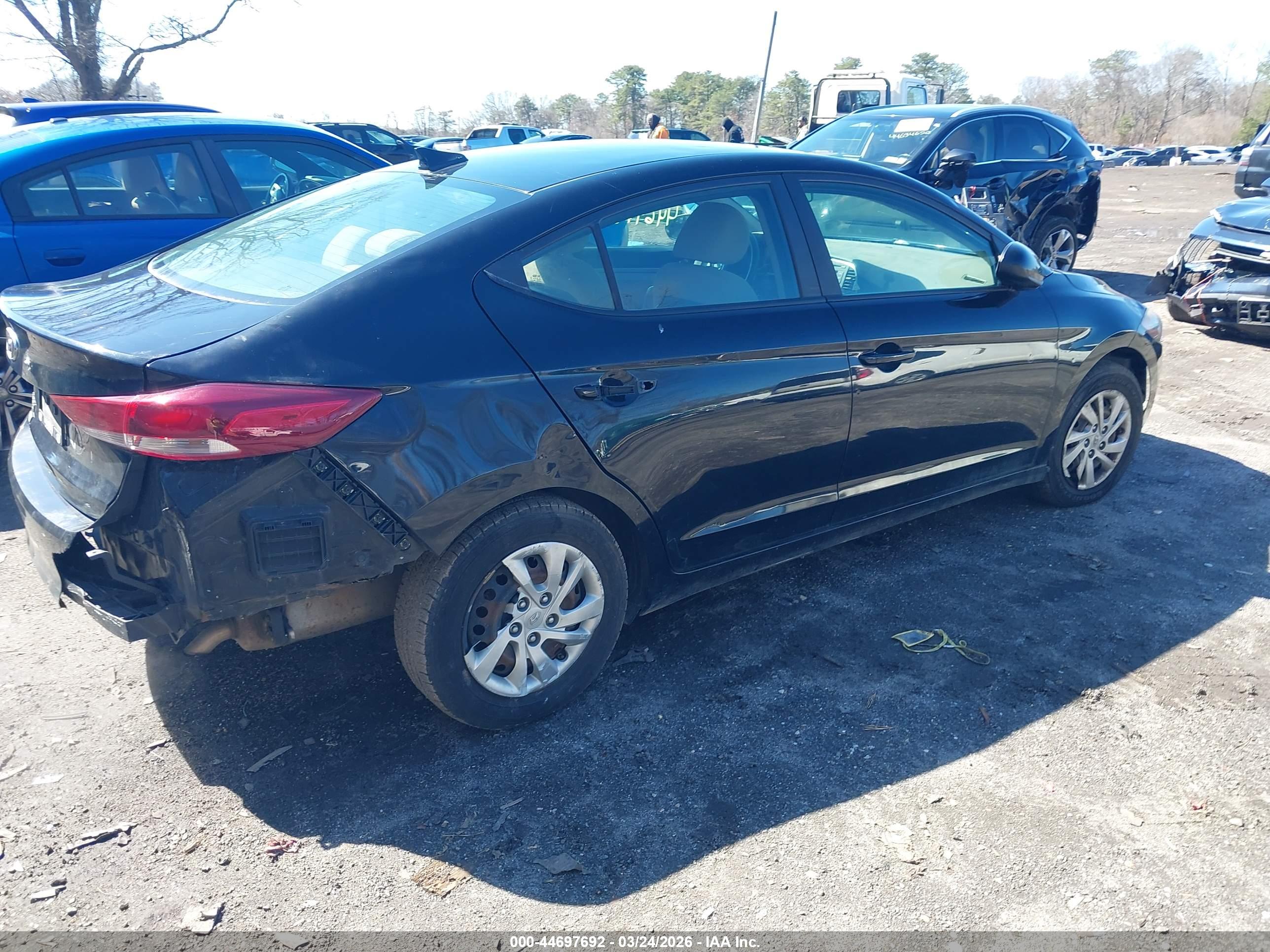 HYUNDAI ELANTRA image 4