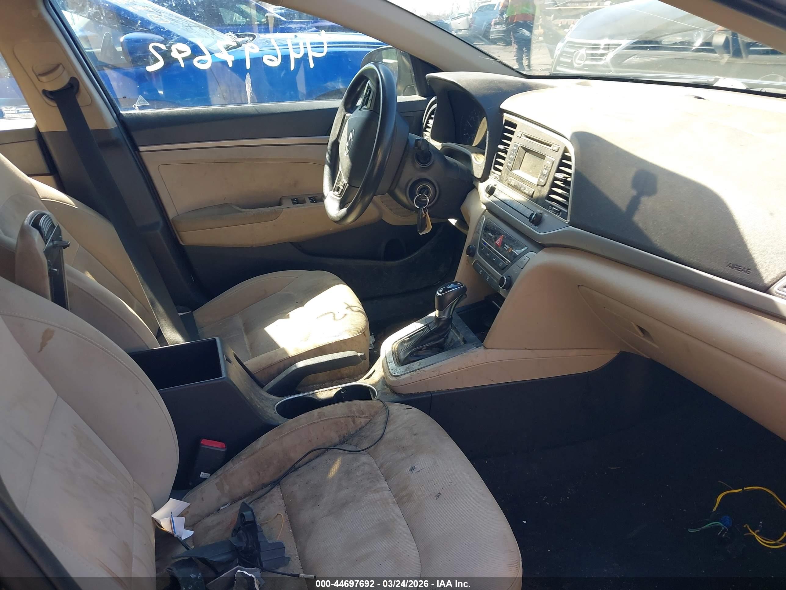 HYUNDAI ELANTRA image 5