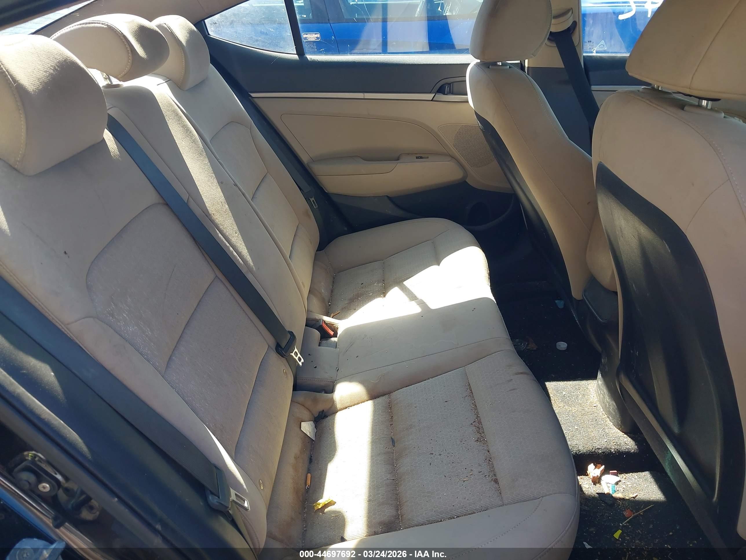HYUNDAI ELANTRA image 8