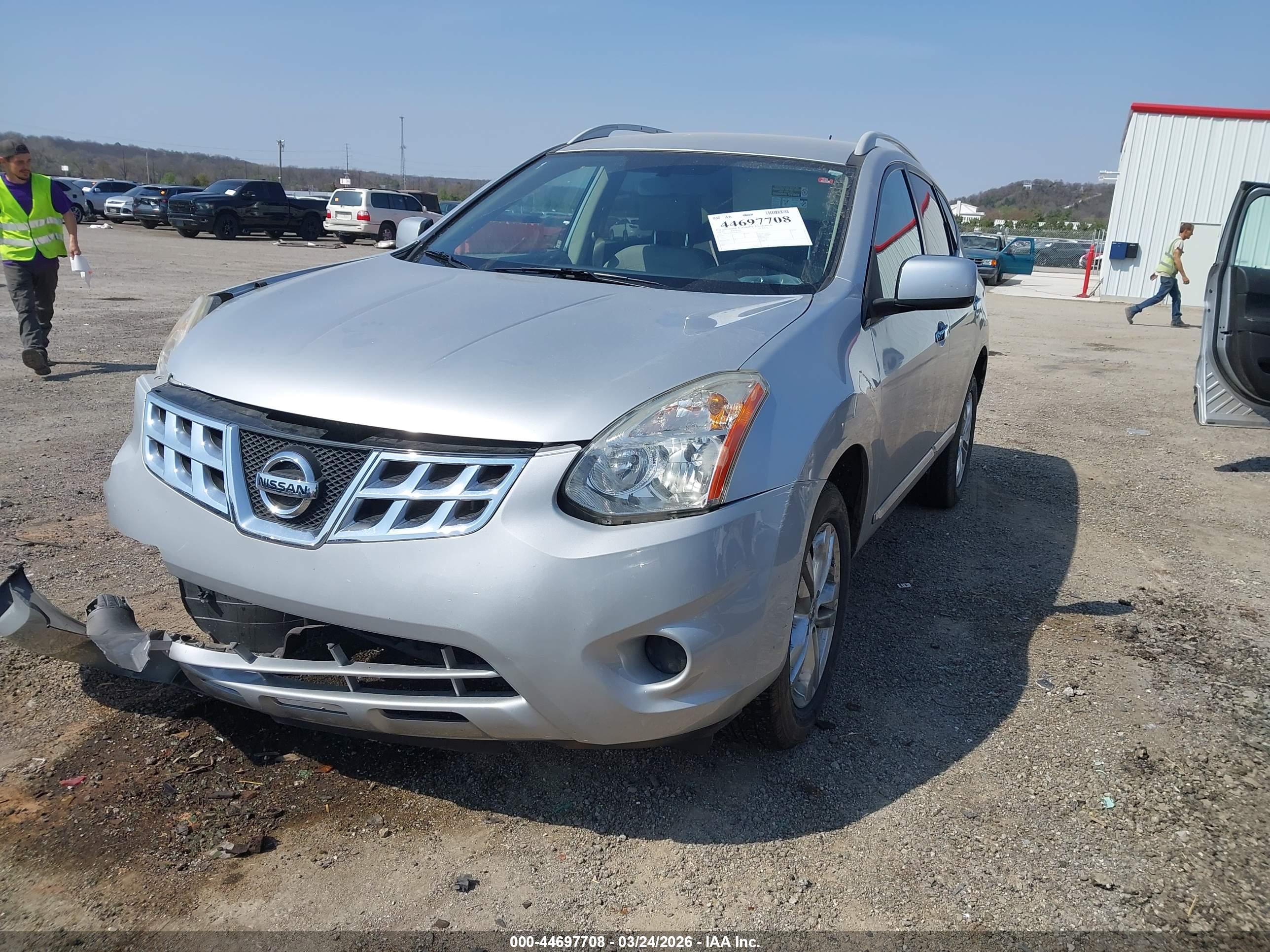 NISSAN ROGUE image 2