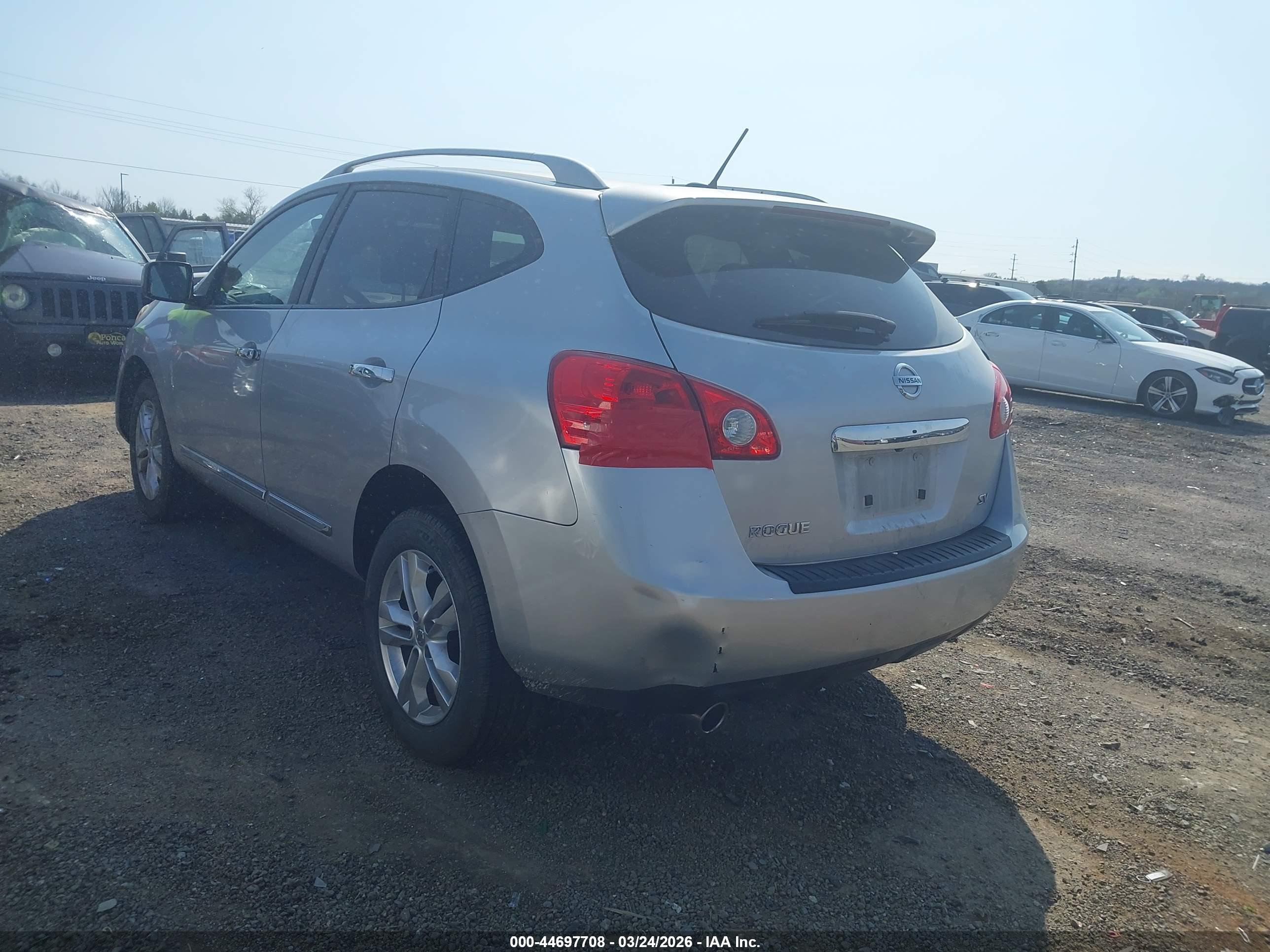 NISSAN ROGUE image 3