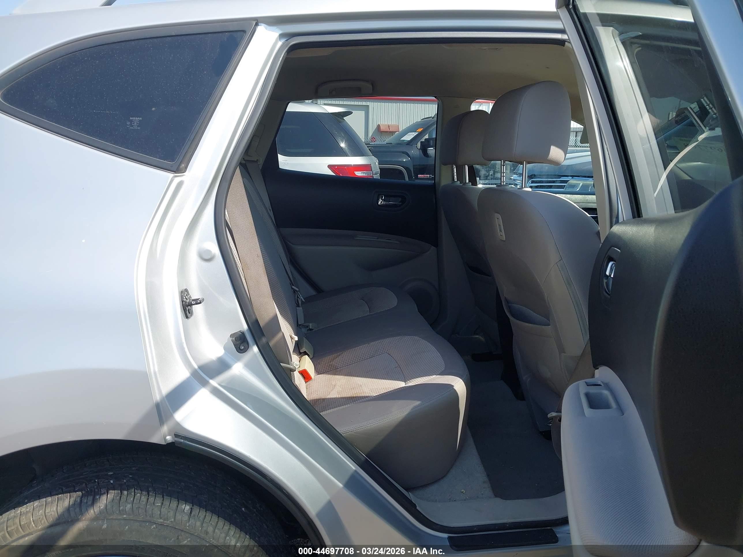 NISSAN ROGUE image 8