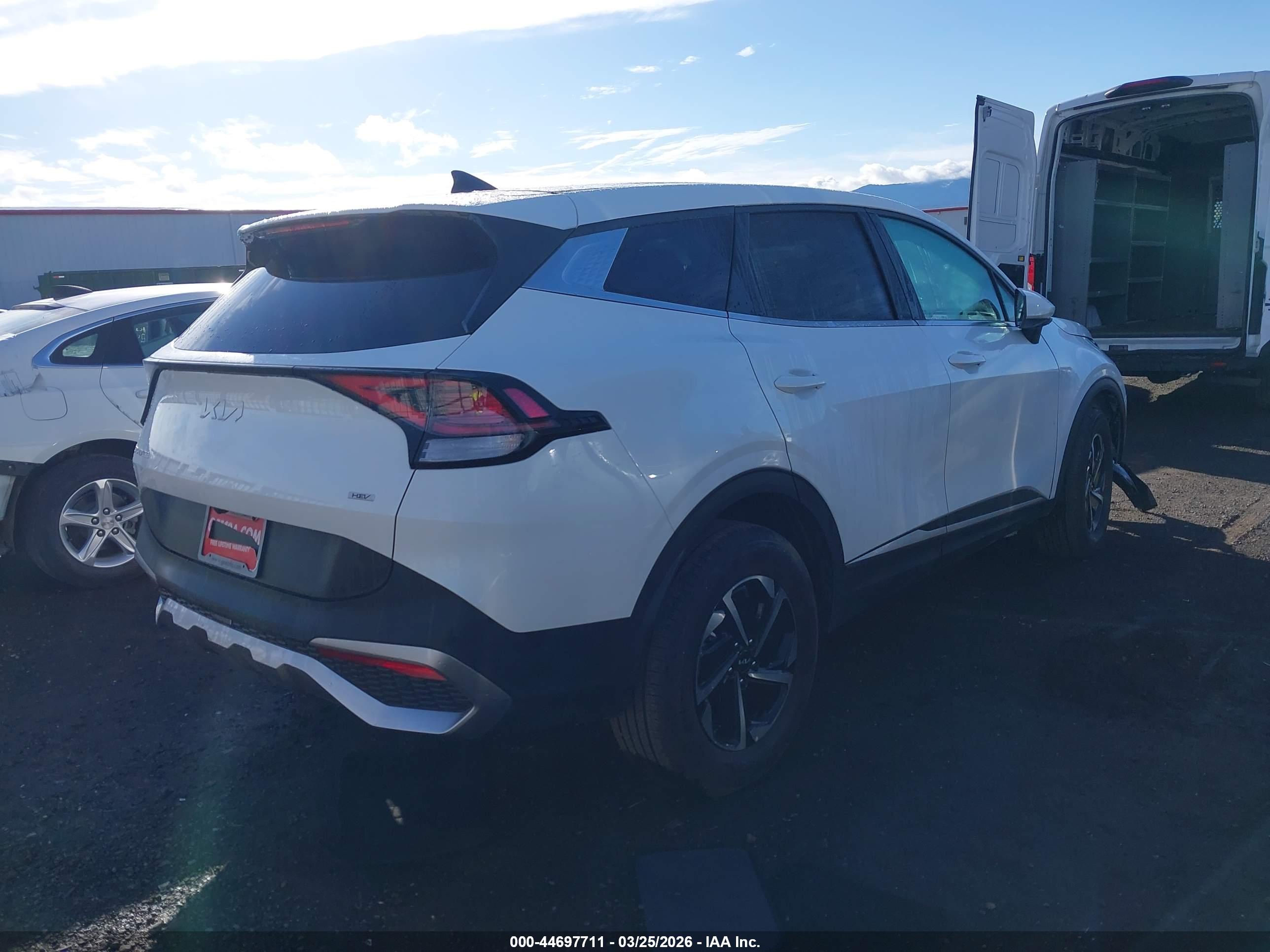 KIA SPORTAGE image 4
