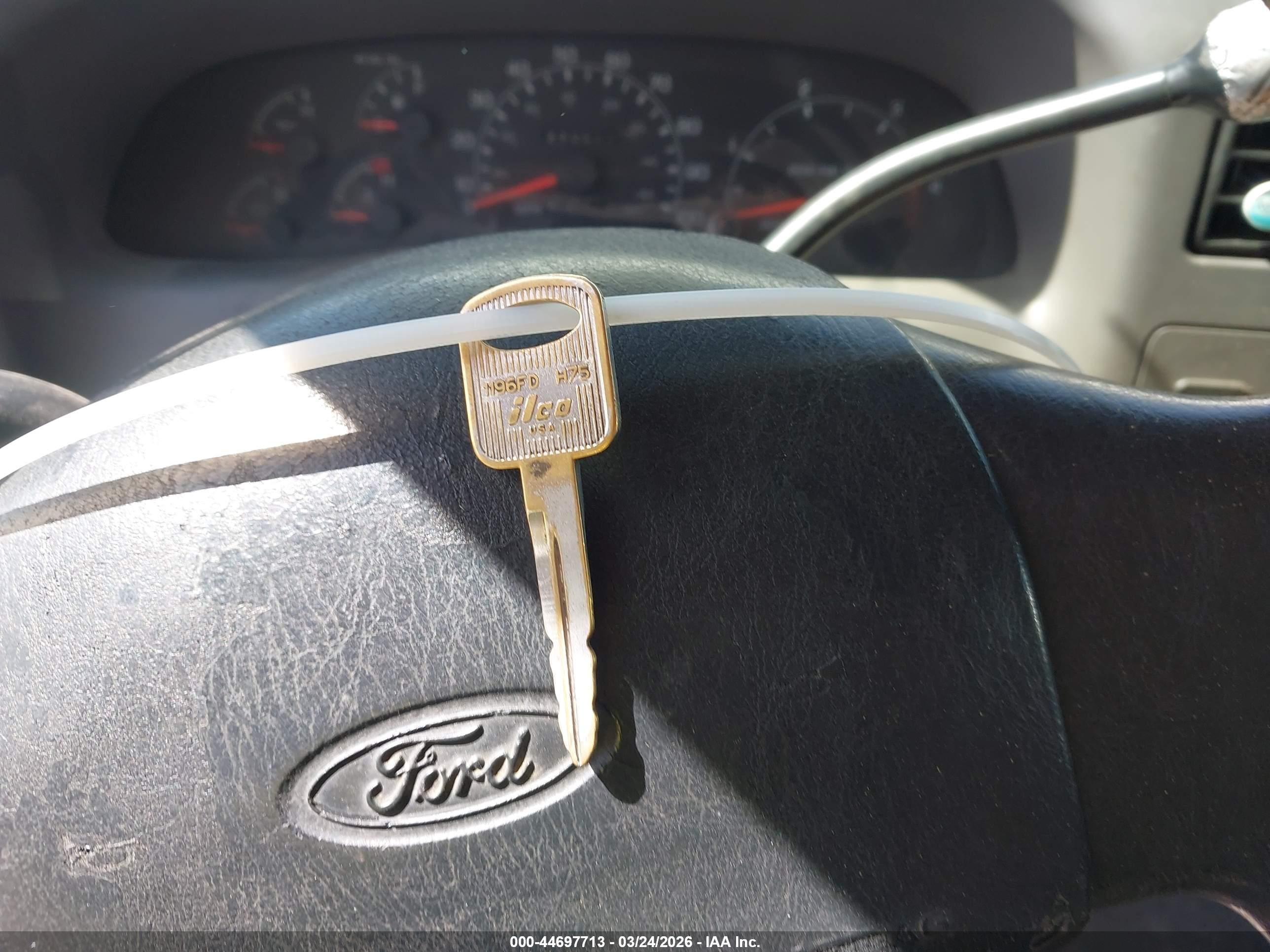 FORD F-450 image 11