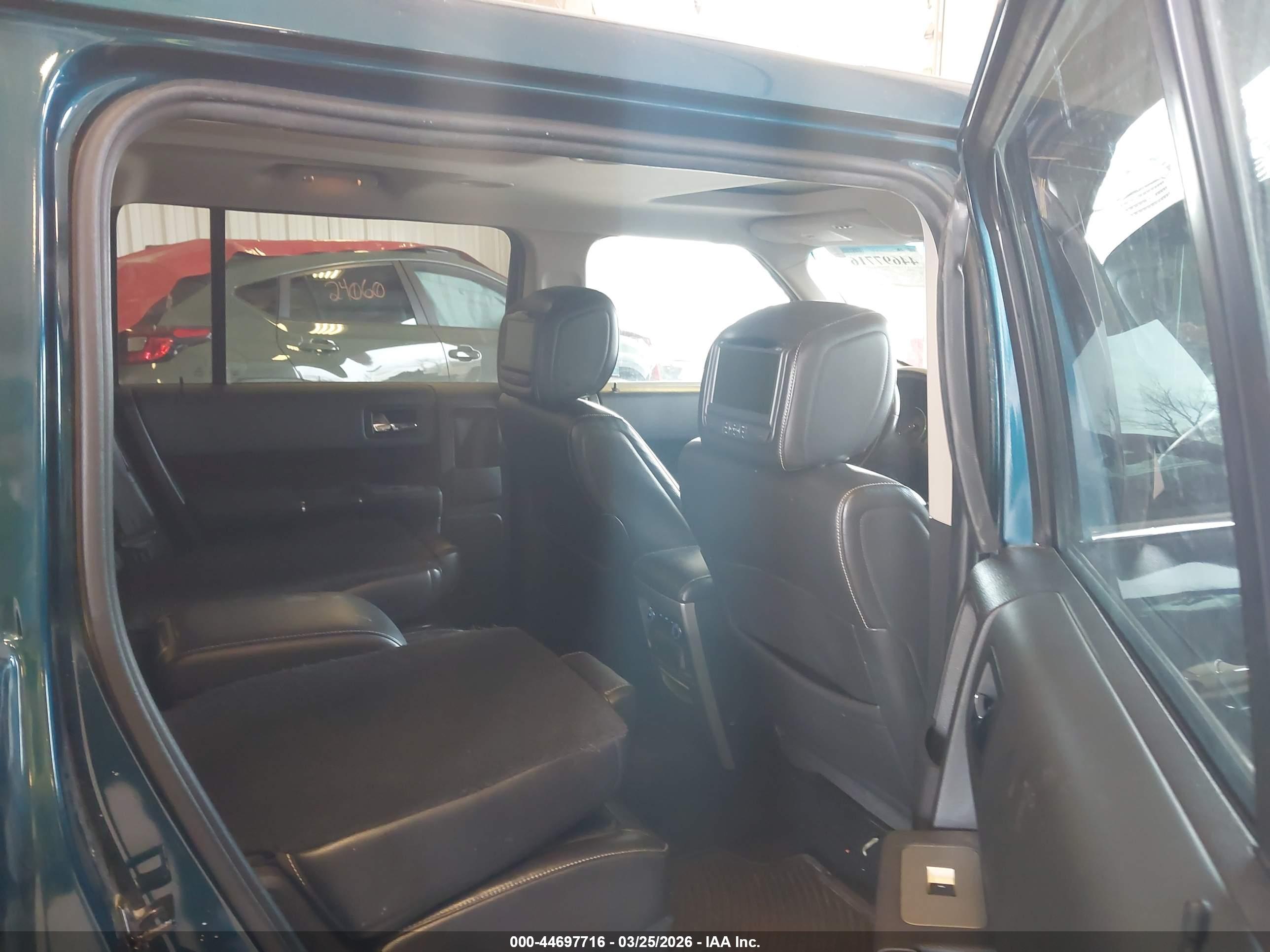 FORD FLEX image 8