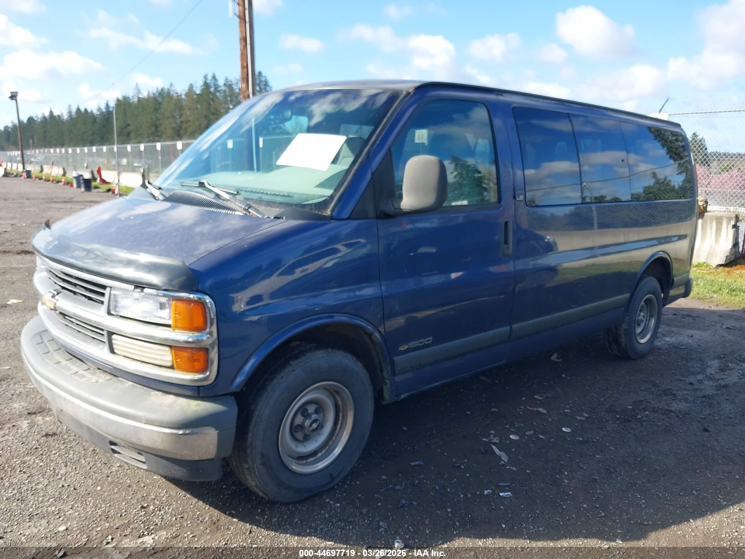 CHEVROLET EXPRESS image 2