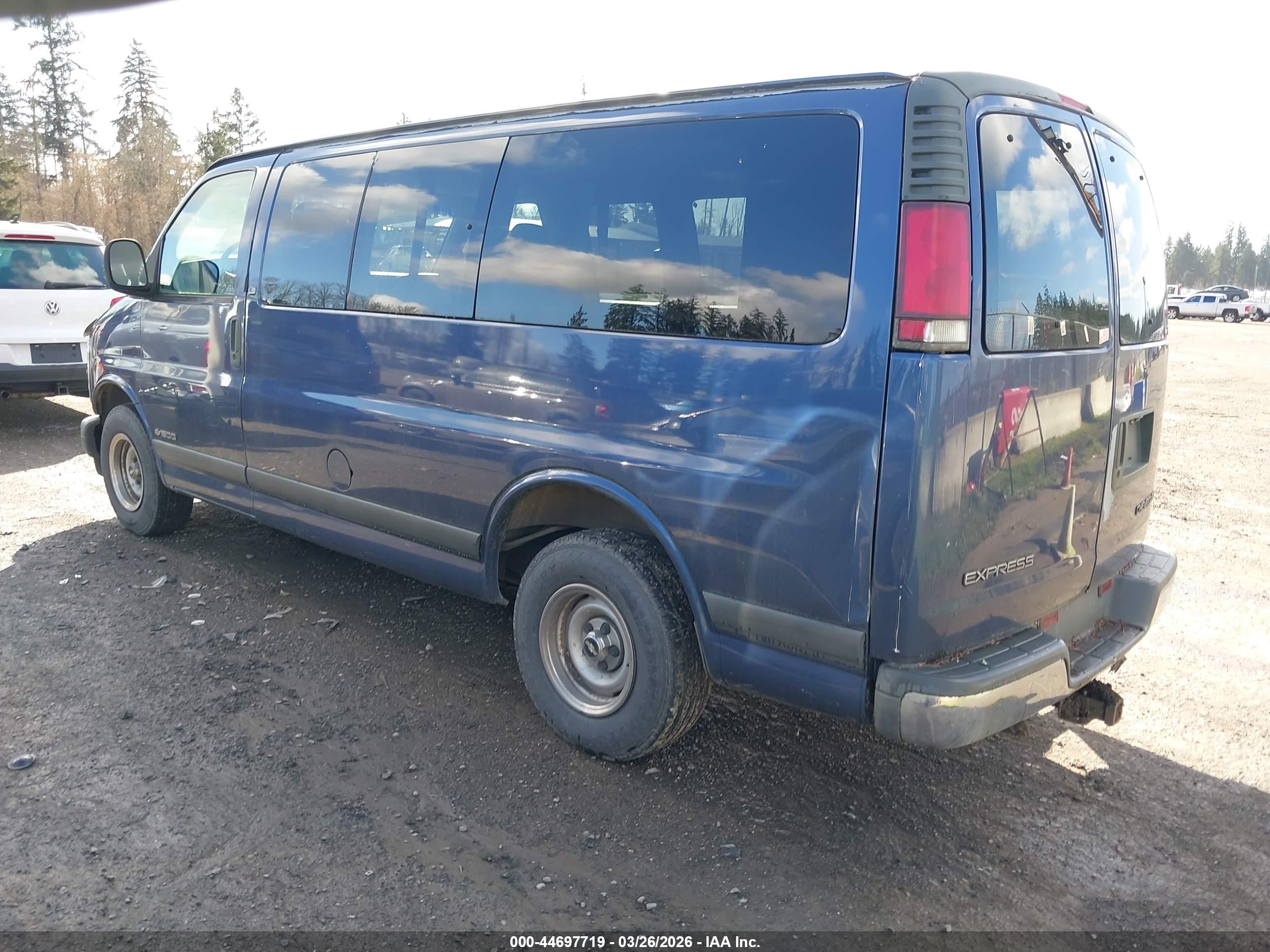 CHEVROLET EXPRESS image 3